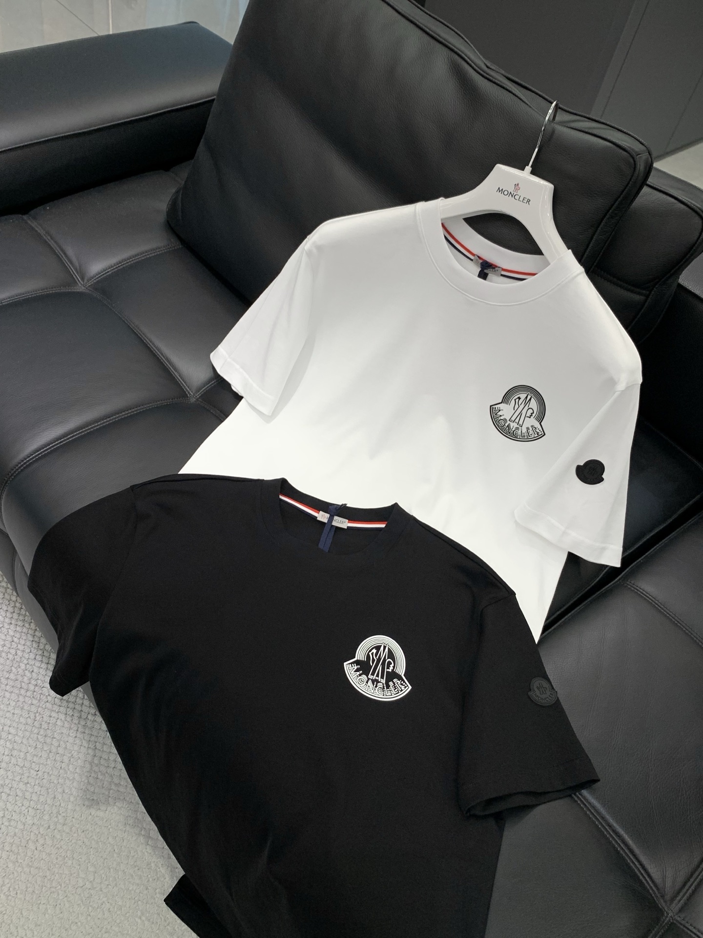 ，Moncler 蒙口，2026夏季最新品，专柜同步有售，原单狠货，时尚休闲圆领短袖T恤，上身舒适！吸睛