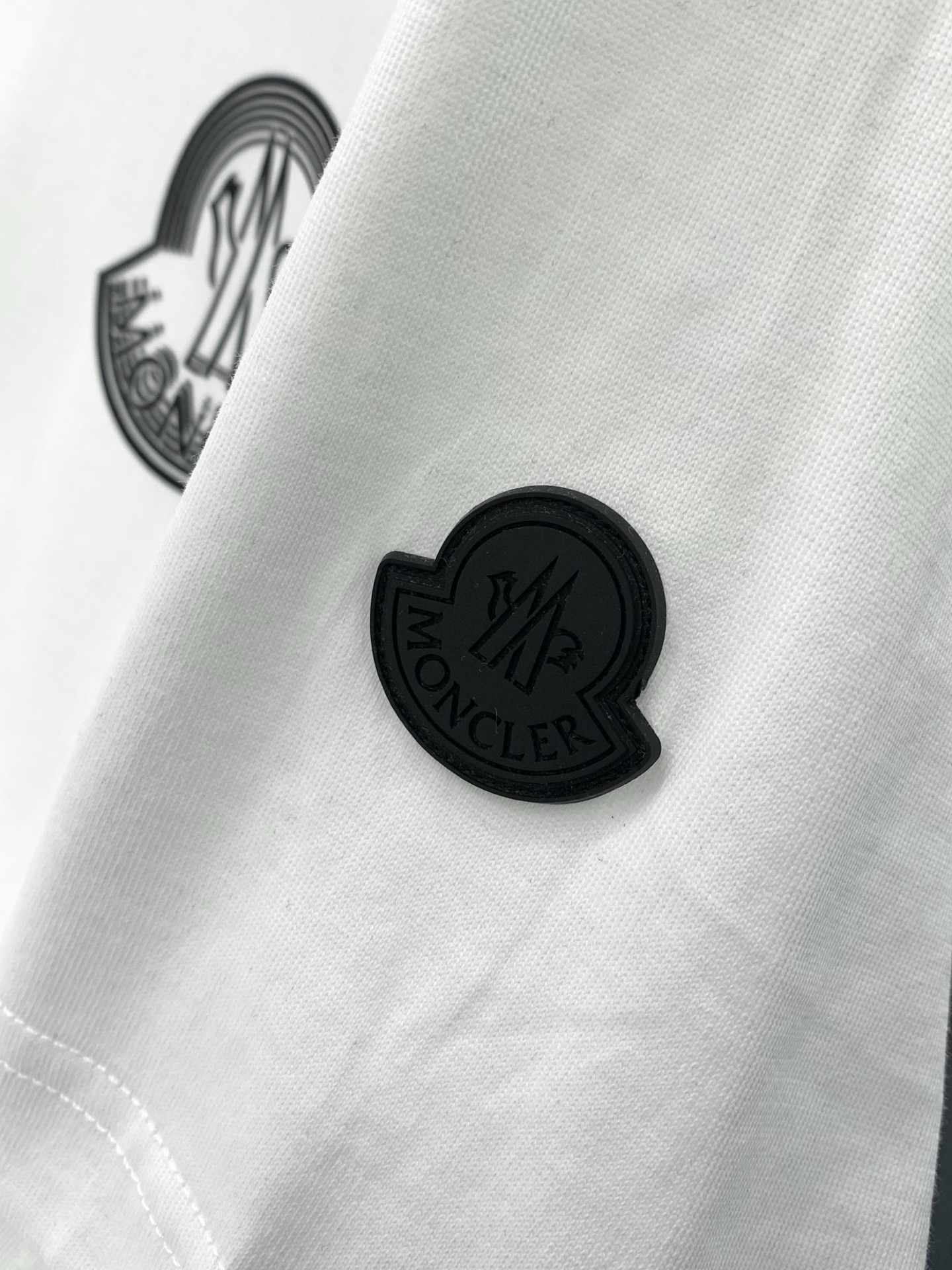 ，Moncler 蒙口，2026夏季最新品，专柜同步有售，原单狠货，时尚休闲圆领短袖T恤，上身舒适！吸睛