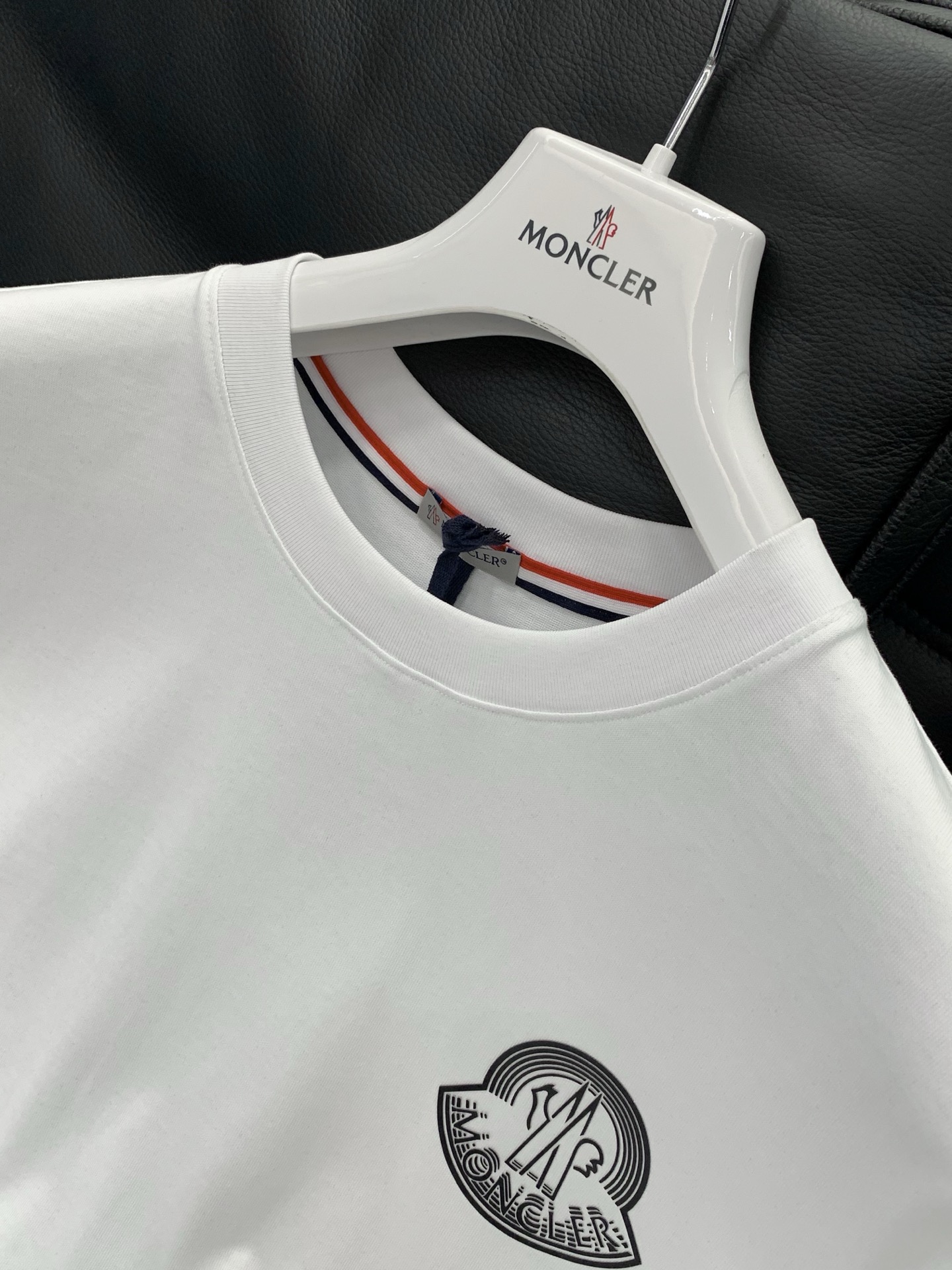 ，Moncler 蒙口，2026夏季最新品，专柜同步有售，原单狠货，时尚休闲圆领短袖T恤，上身舒适！吸睛