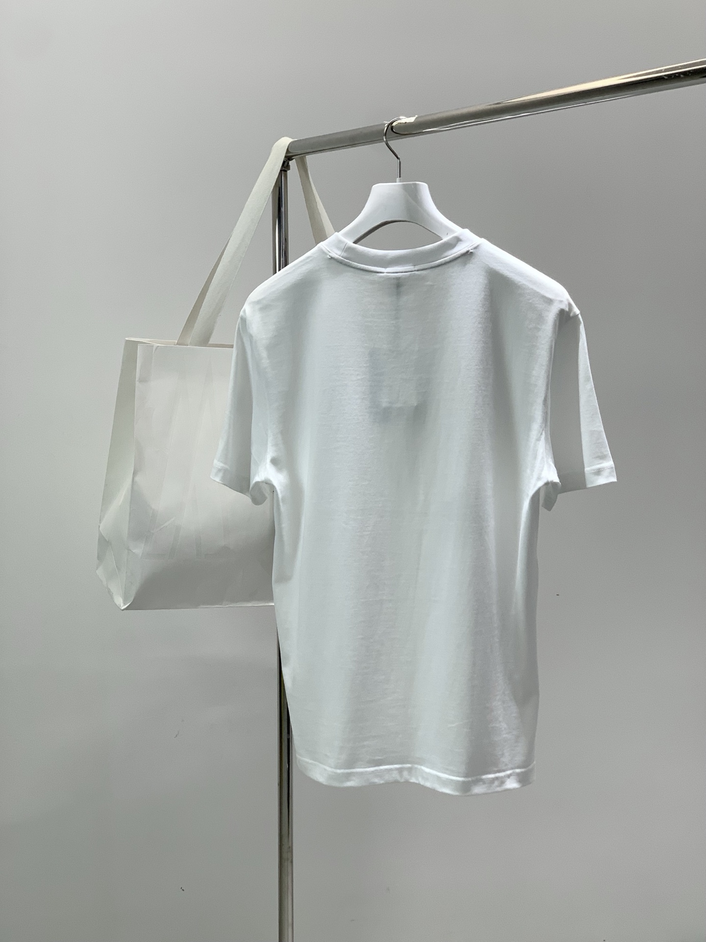 ，Moncler 蒙口，2026夏季最新品，专柜同步有售，原单狠货，时尚休闲圆领短袖T恤，上身舒适！吸睛