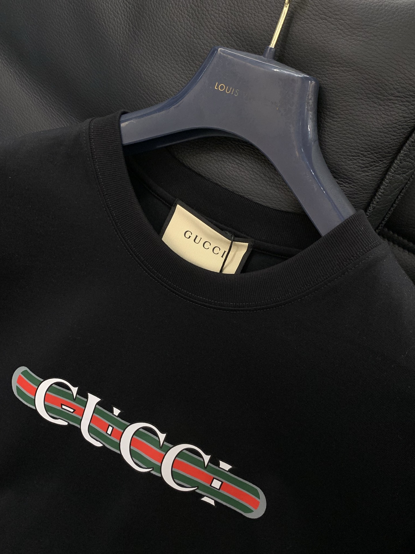 ，Gucci 古驰，2026夏季最新款，专柜同步有售，原单狠货，时尚休闲圆领短袖T恤，上身很有特点！吸睛