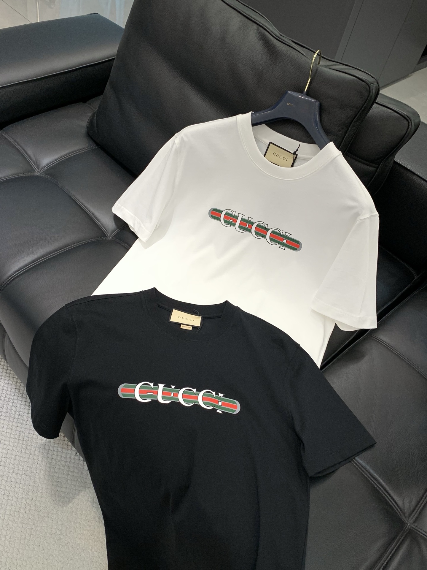 ，Gucci 古驰，2026夏季最新款，专柜同步有售，原单狠货，时尚休闲圆领短袖T恤，上身很有特点！吸睛