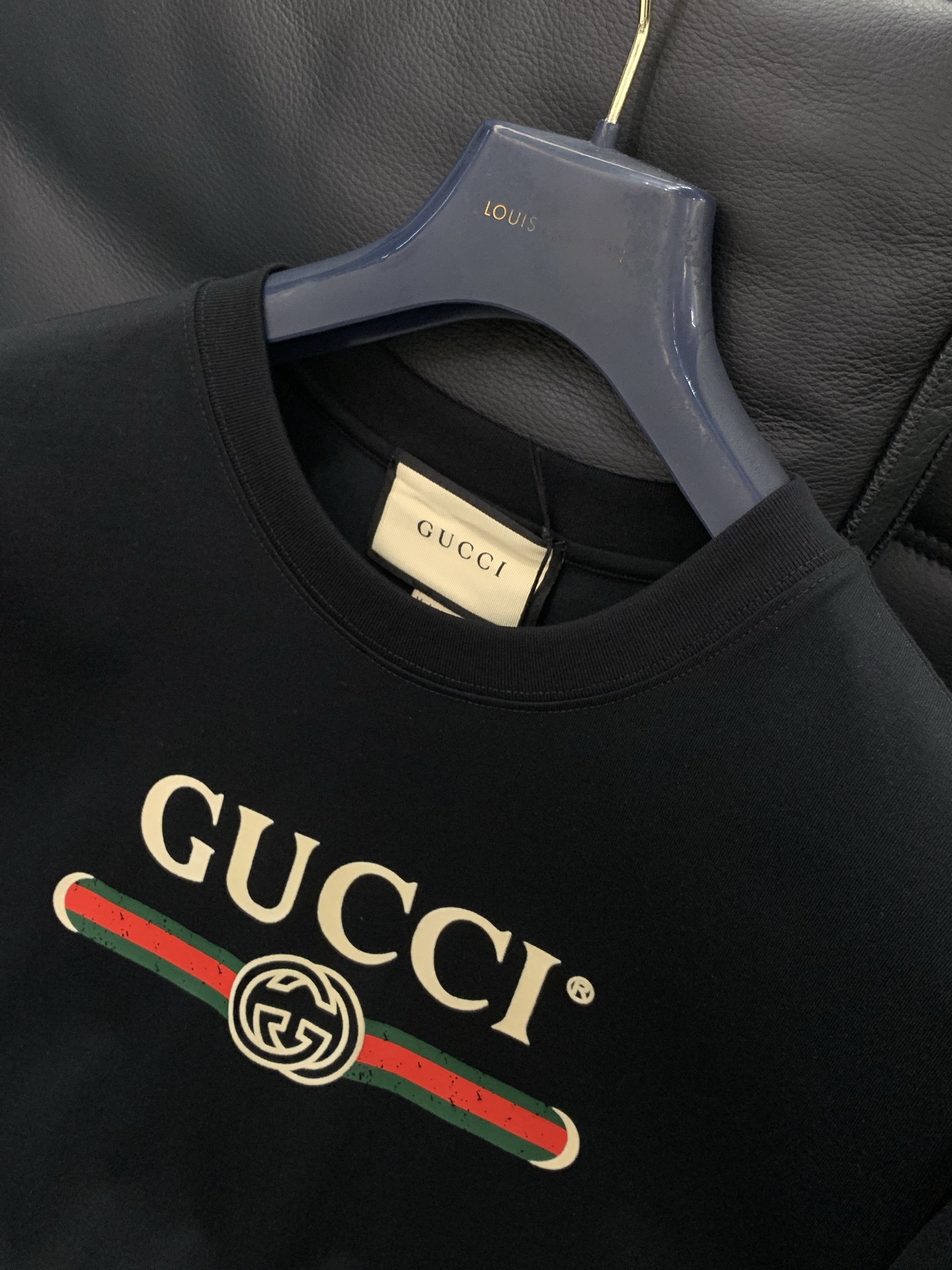 ，Gucci 古驰，2026夏季最新款，专柜同步有售，原单狠货，时尚休闲圆领短袖T恤，上身很有特点！吸睛