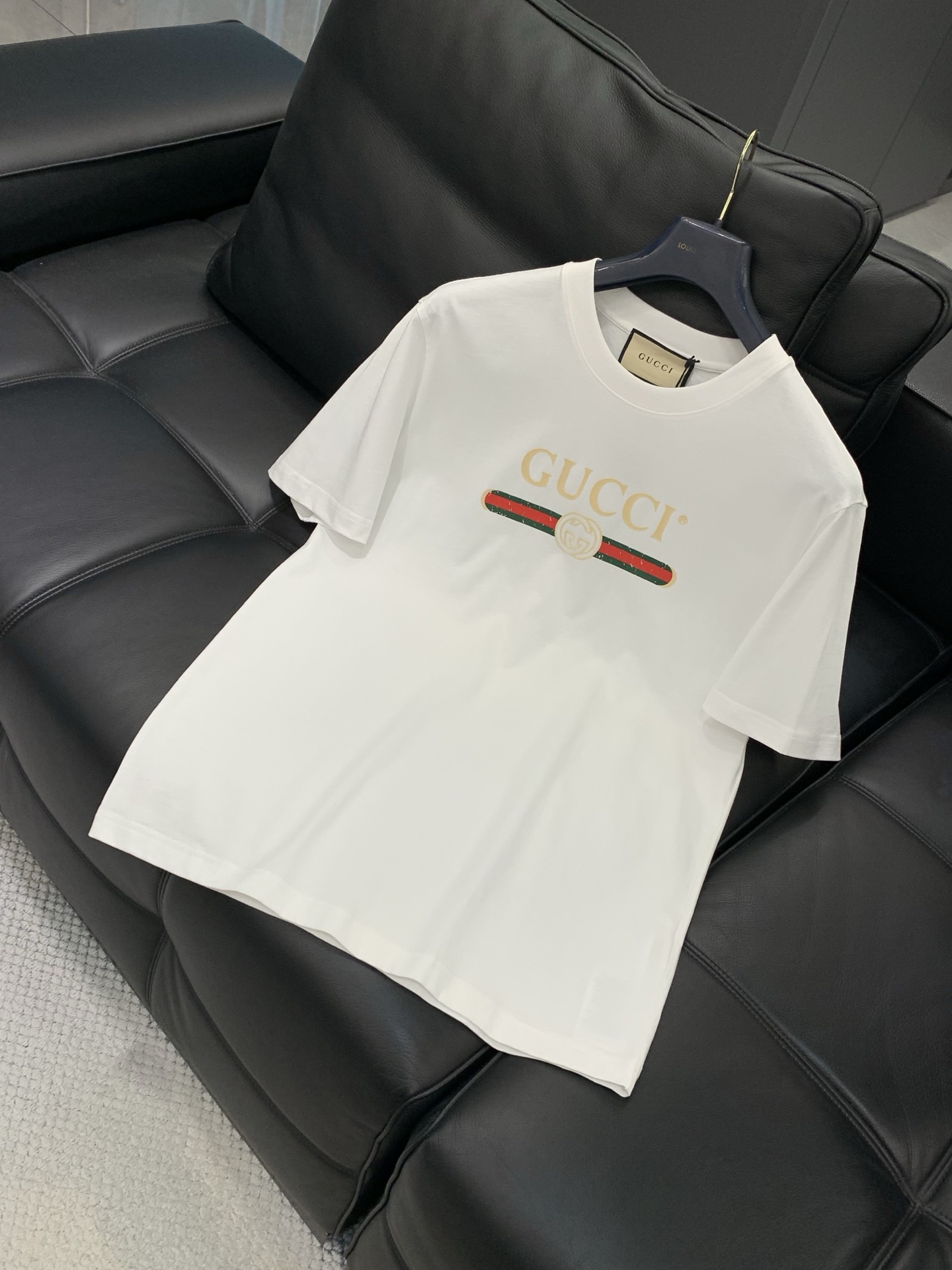 ，Gucci 古驰，2026夏季最新款，专柜同步有售，原单狠货，时尚休闲圆领短袖T恤，上身很有特点！吸睛