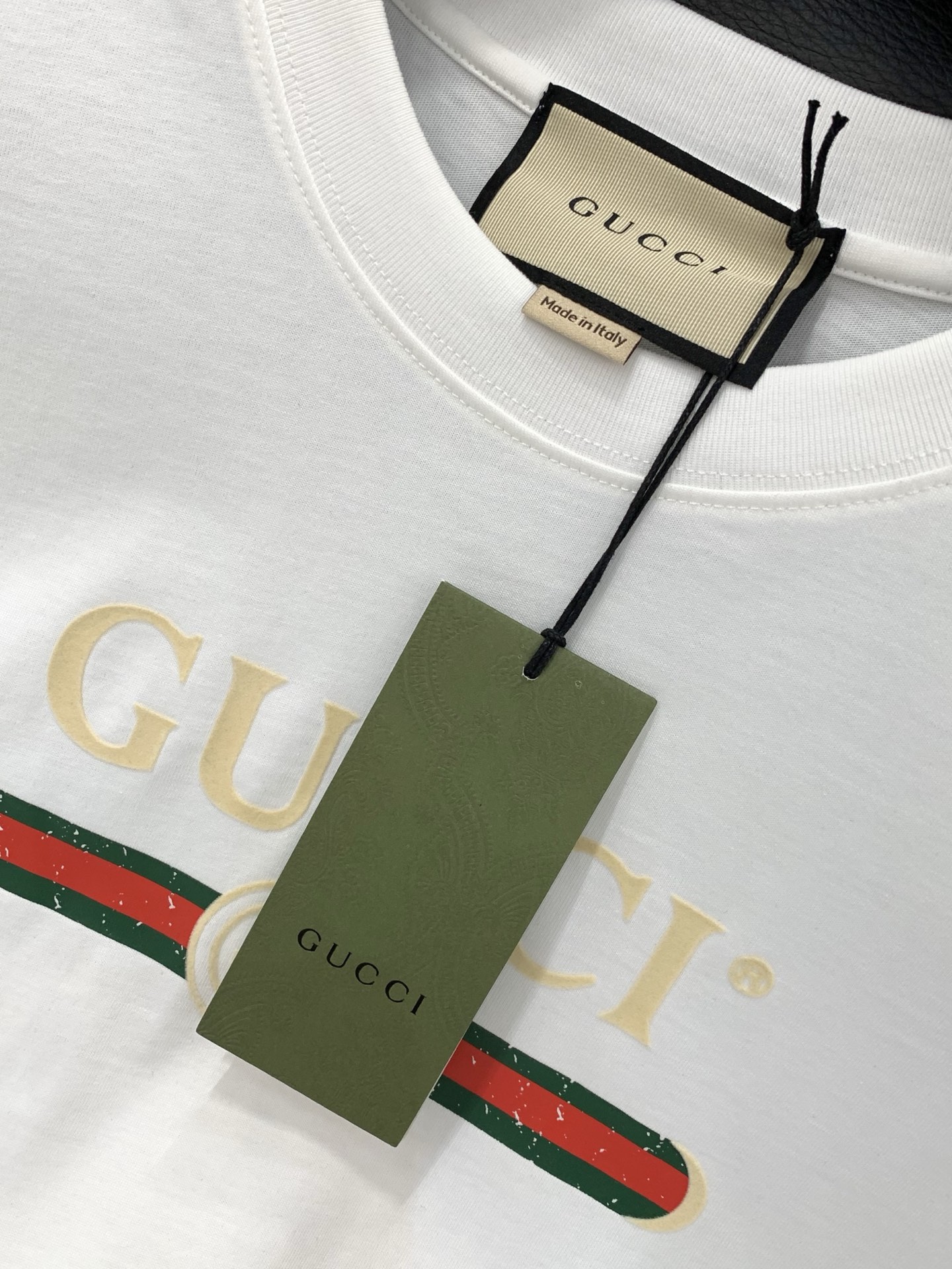 ，Gucci 古驰，2026夏季最新款，专柜同步有售，原单狠货，时尚休闲圆领短袖T恤，上身很有特点！吸睛
