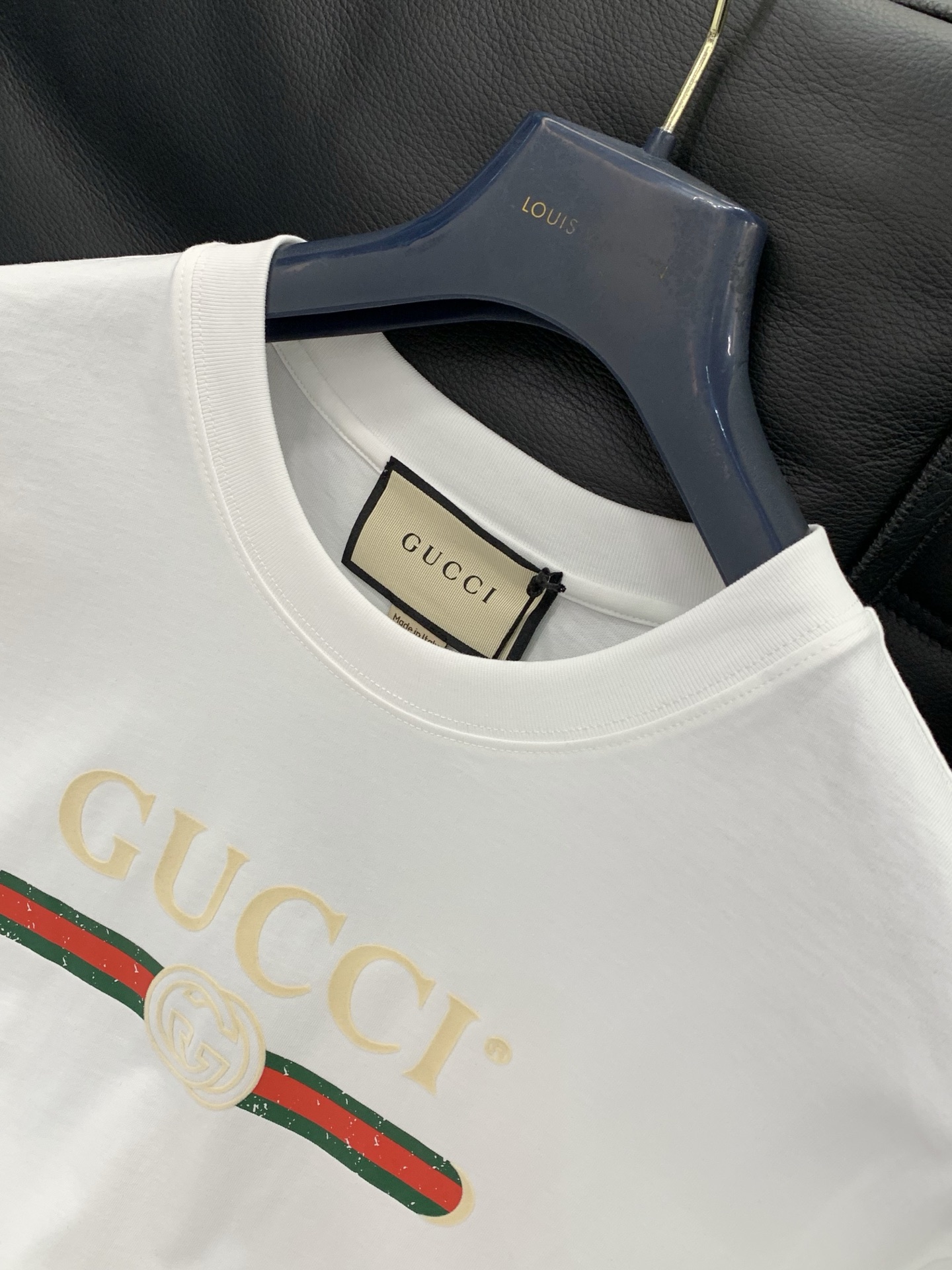 ，Gucci 古驰，2026夏季最新款，专柜同步有售，原单狠货，时尚休闲圆领短袖T恤，上身很有特点！吸睛