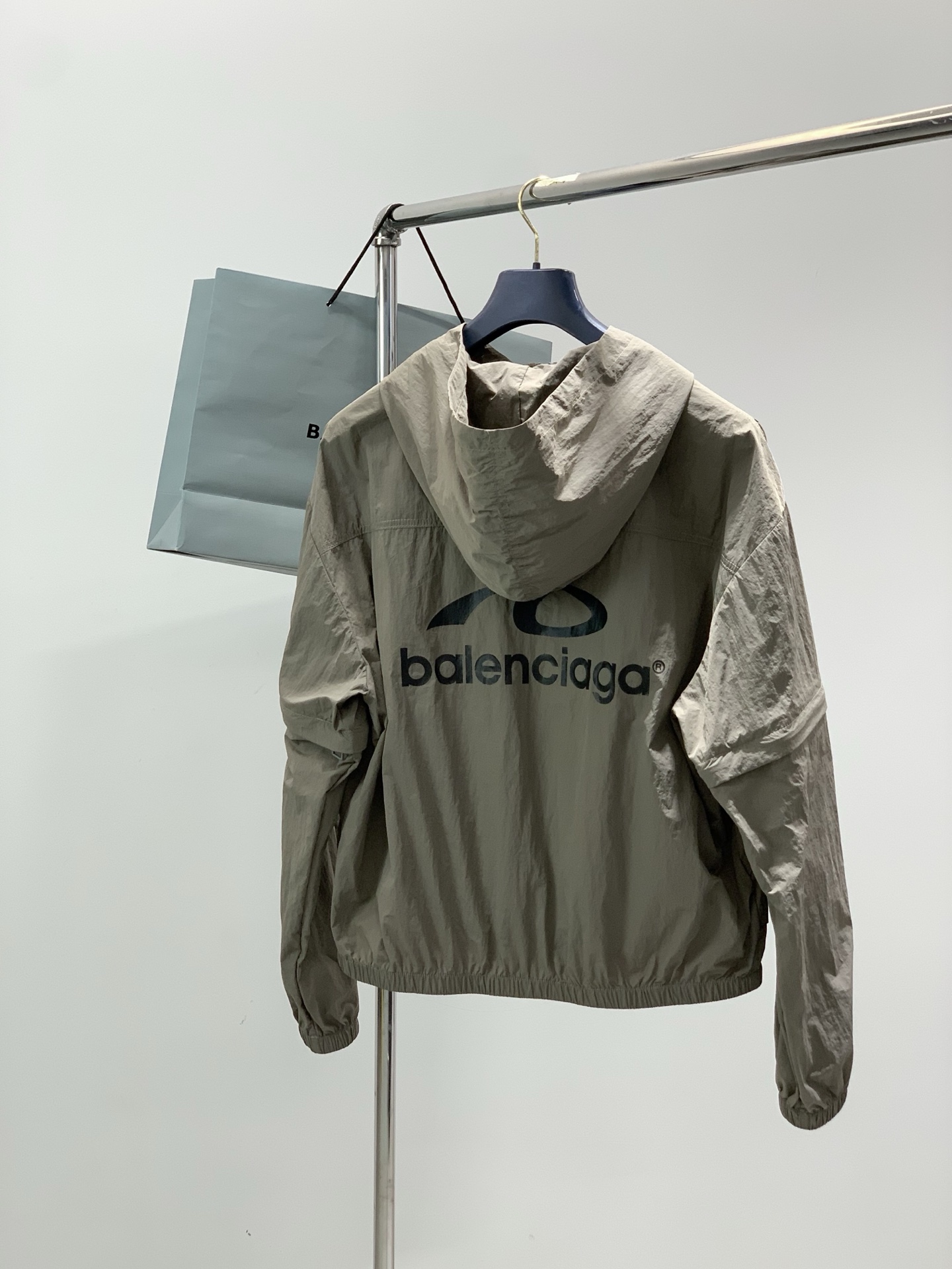 一套，Balenciaga 巴黎世家，2026春夏最新款，专柜同步有售，原单狠货，爆款时尚休闲套装，进口
