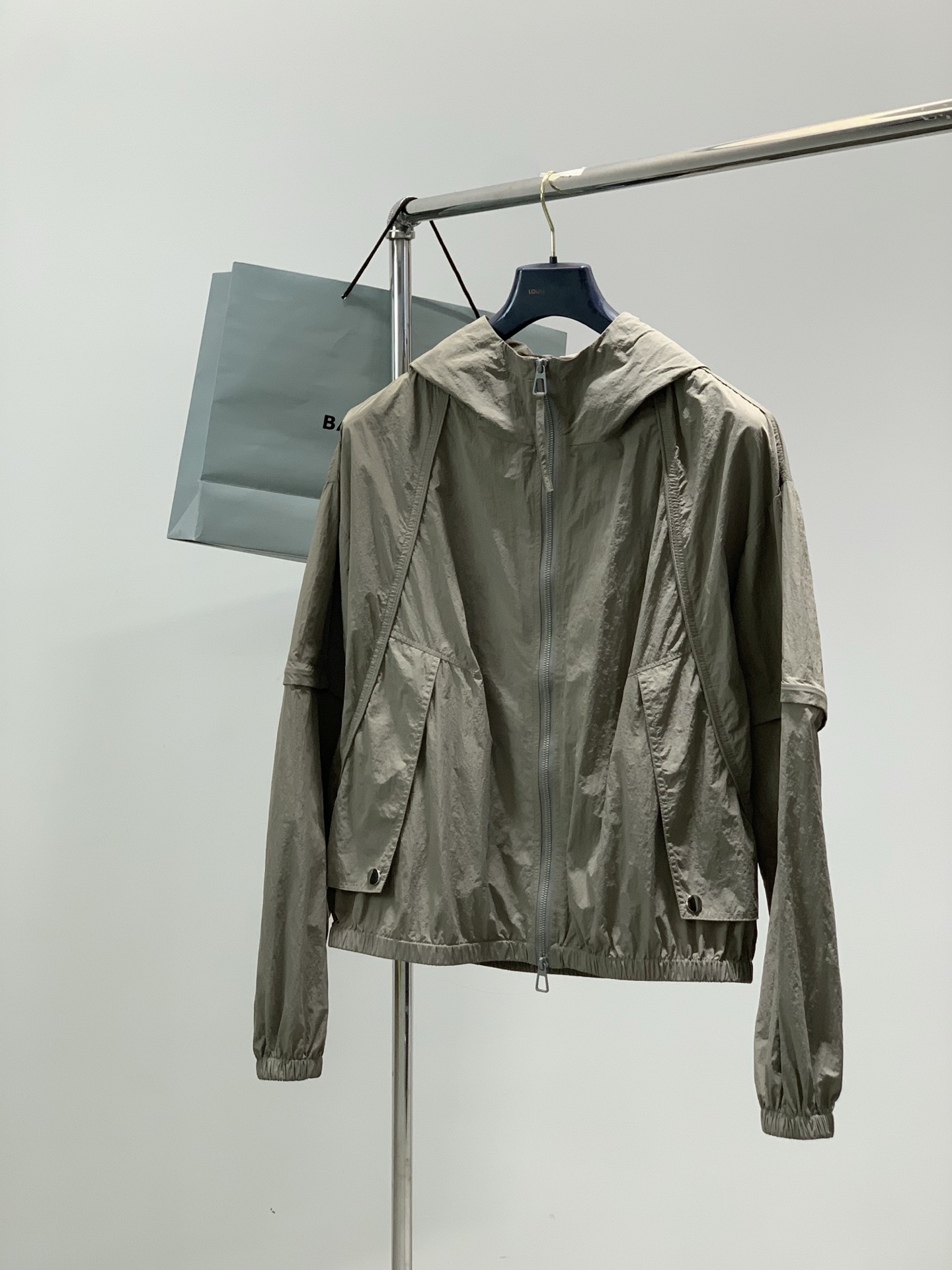 一套，Balenciaga 巴黎世家，2026春夏最新款，专柜同步有售，原单狠货，爆款时尚休闲套装，进口