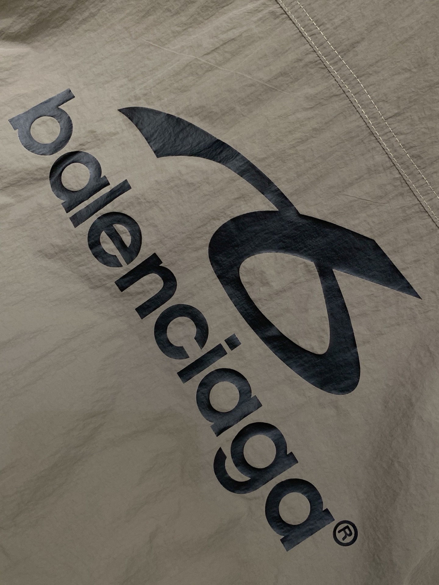 一套，Balenciaga 巴黎世家，2026春夏最新款，专柜同步有售，原单狠货，爆款时尚休闲套装，进口