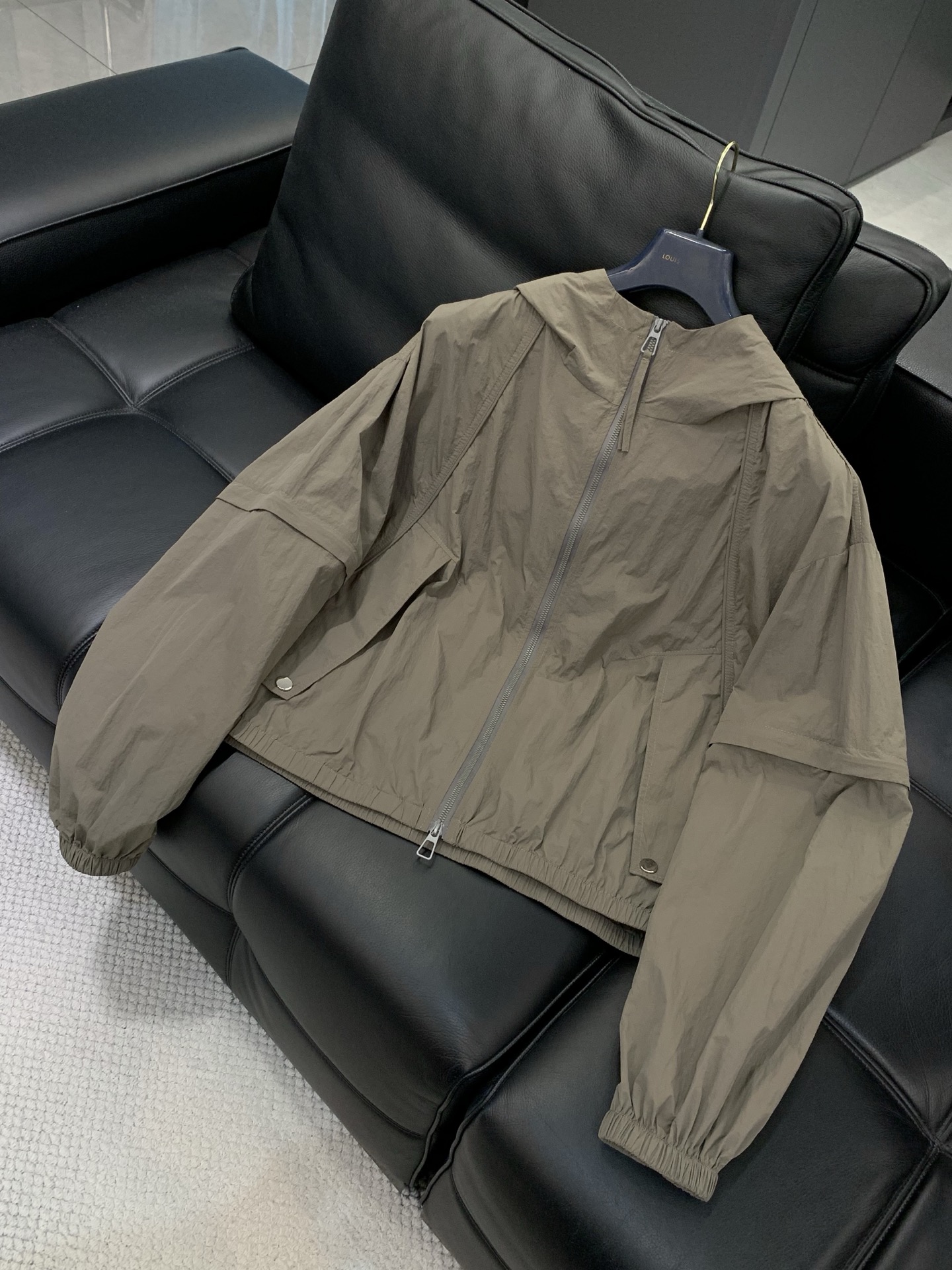 一套，Balenciaga 巴黎世家，2026春夏最新款，专柜同步有售，原单狠货，爆款时尚休闲套装，进口