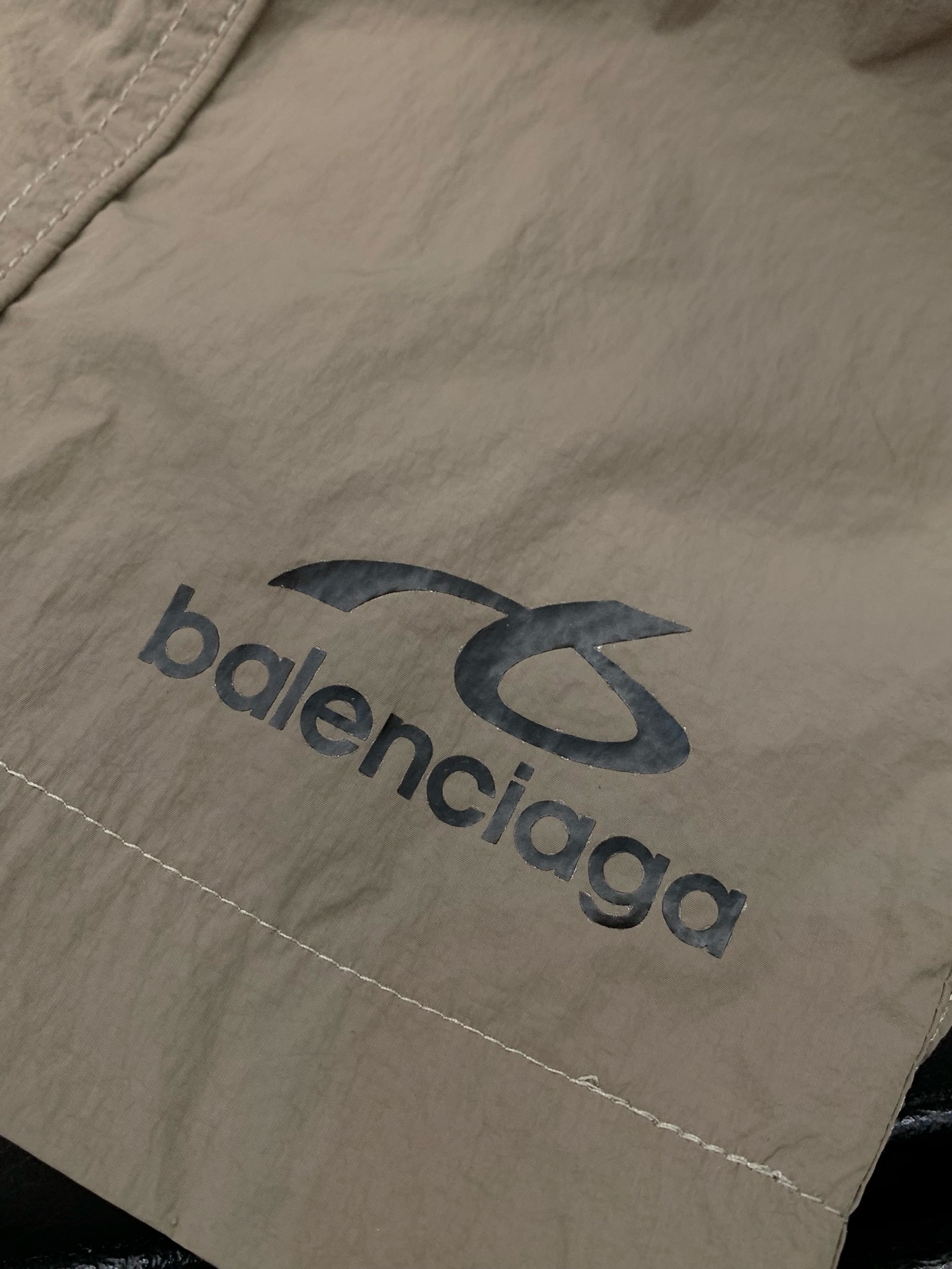 一套，Balenciaga 巴黎世家，2026春夏最新款，专柜同步有售，原单狠货，爆款时尚休闲套装，进口