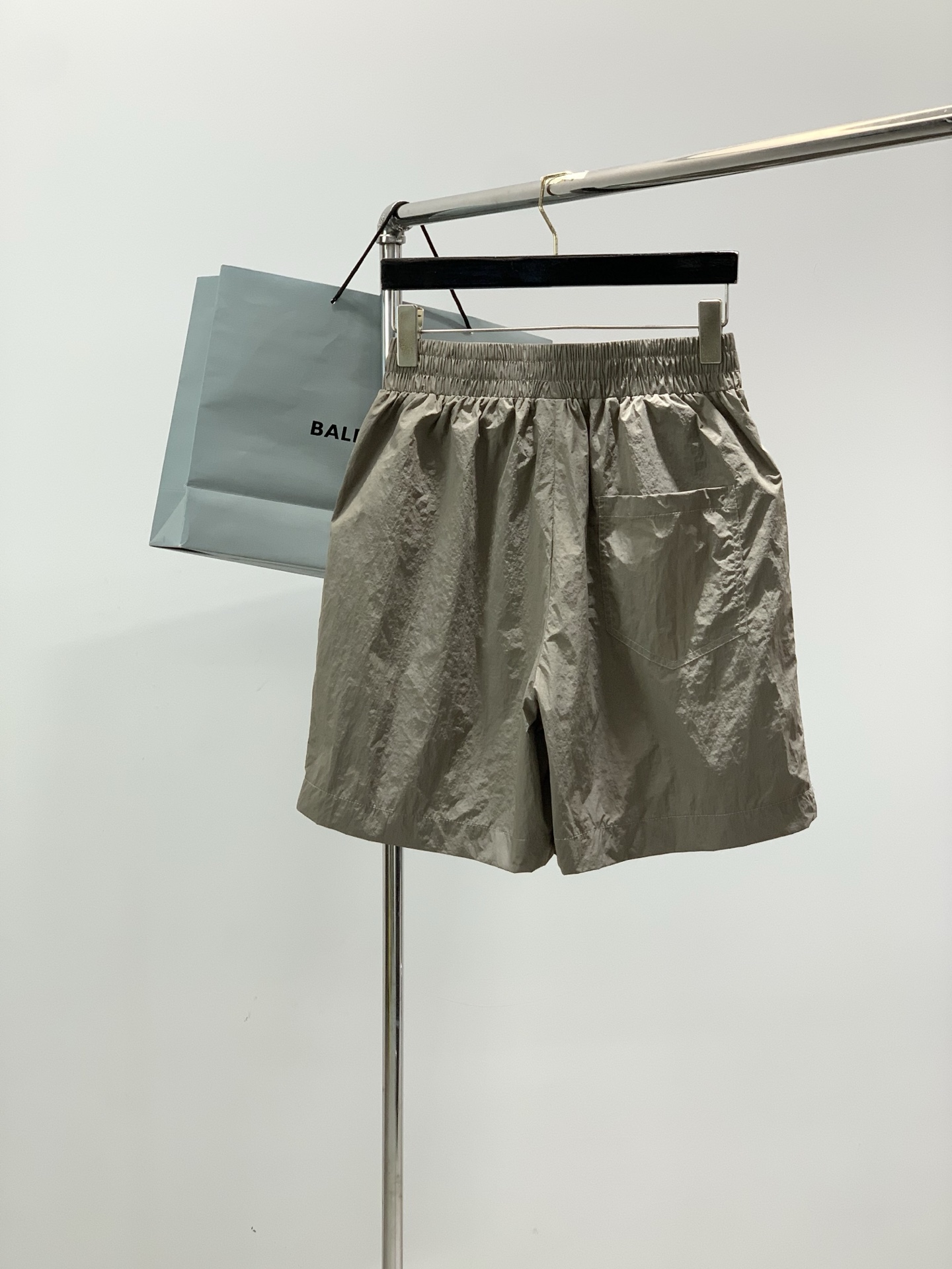 一套，Balenciaga 巴黎世家，2026春夏最新款，专柜同步有售，原单狠货，爆款时尚休闲套装，进口