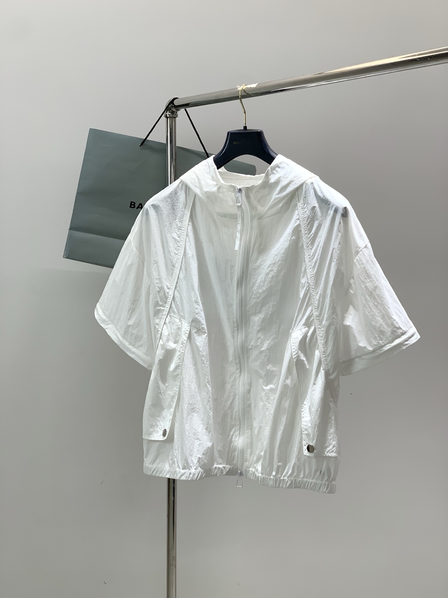 一套，Balenciaga 巴黎世家，2026春夏最新款，专柜同步有售，原单狠货，爆款时尚休闲套装，进口