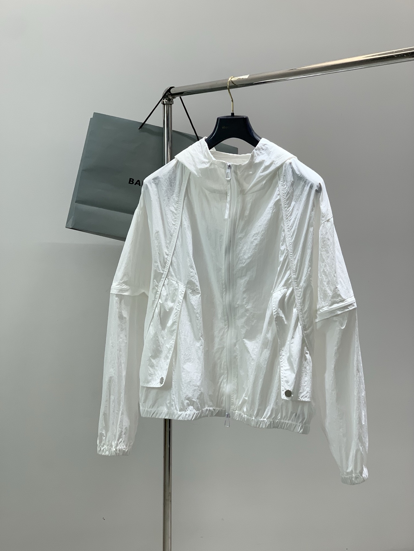 一套，Balenciaga 巴黎世家，2026春夏最新款，专柜同步有售，原单狠货，爆款时尚休闲套装，进口