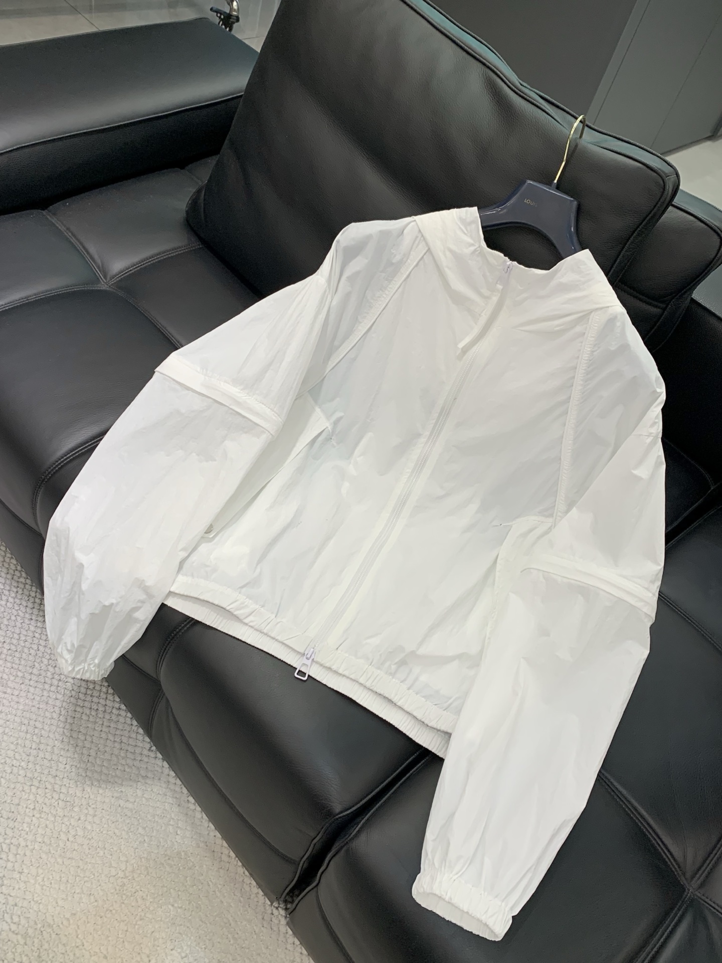 一套，Balenciaga 巴黎世家，2026春夏最新款，专柜同步有售，原单狠货，爆款时尚休闲套装，进口