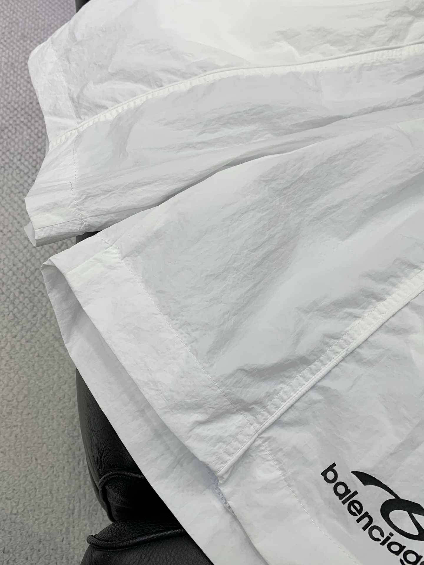 一套，Balenciaga 巴黎世家，2026春夏最新款，专柜同步有售，原单狠货，爆款时尚休闲套装，进口