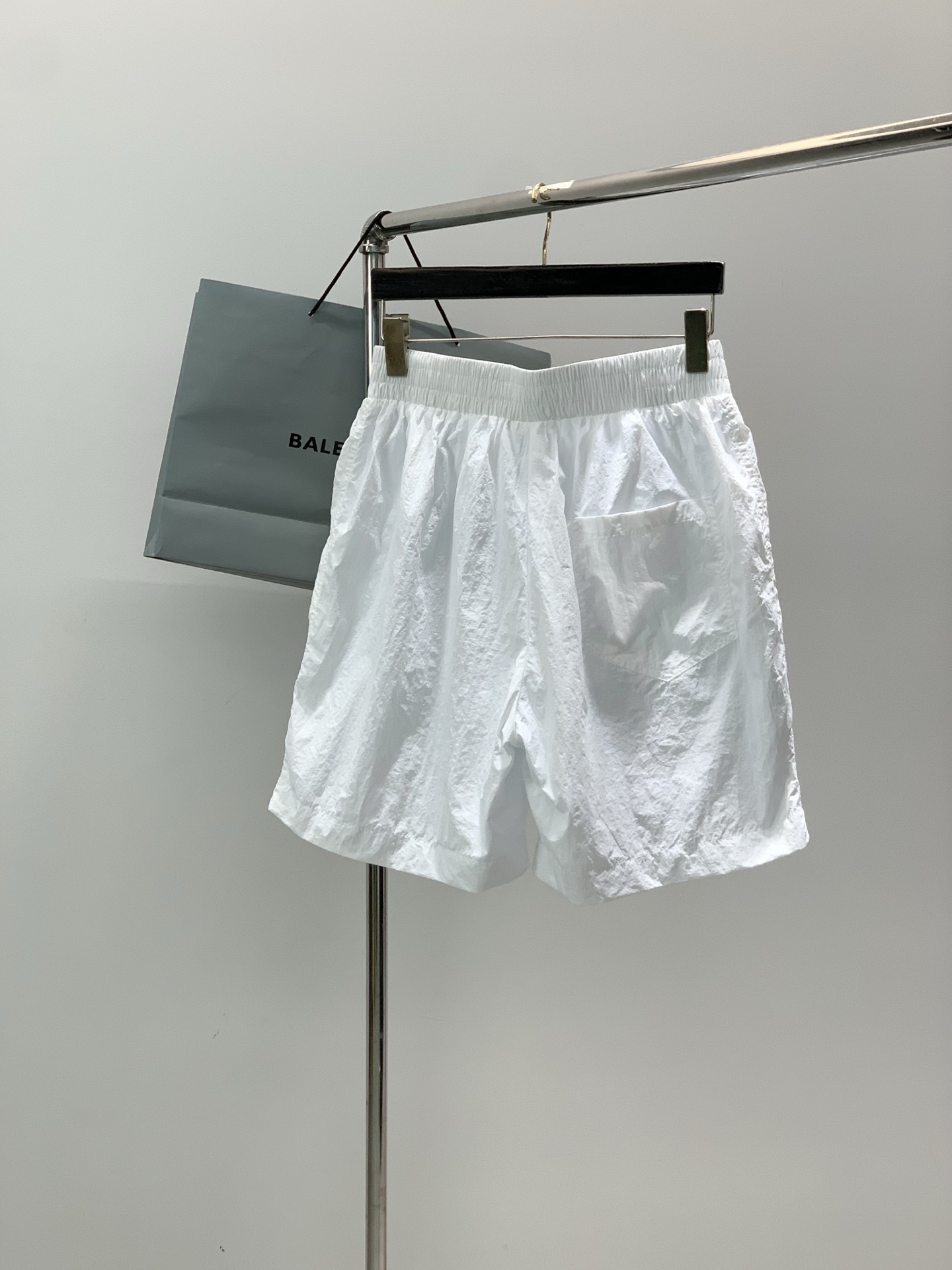 一套，Balenciaga 巴黎世家，2026春夏最新款，专柜同步有售，原单狠货，爆款时尚休闲套装，进口