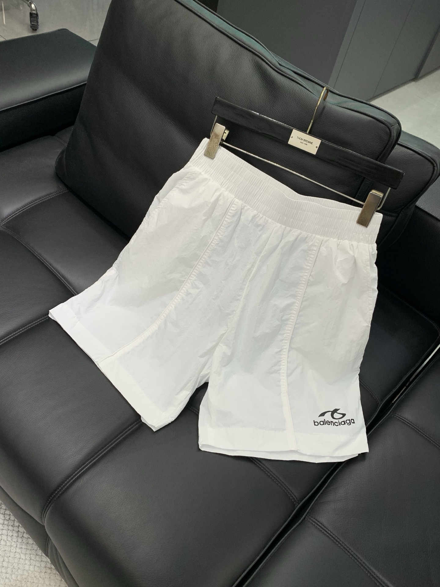 一套，Balenciaga 巴黎世家，2026春夏最新款，专柜同步有售，原单狠货，爆款时尚休闲套装，进口