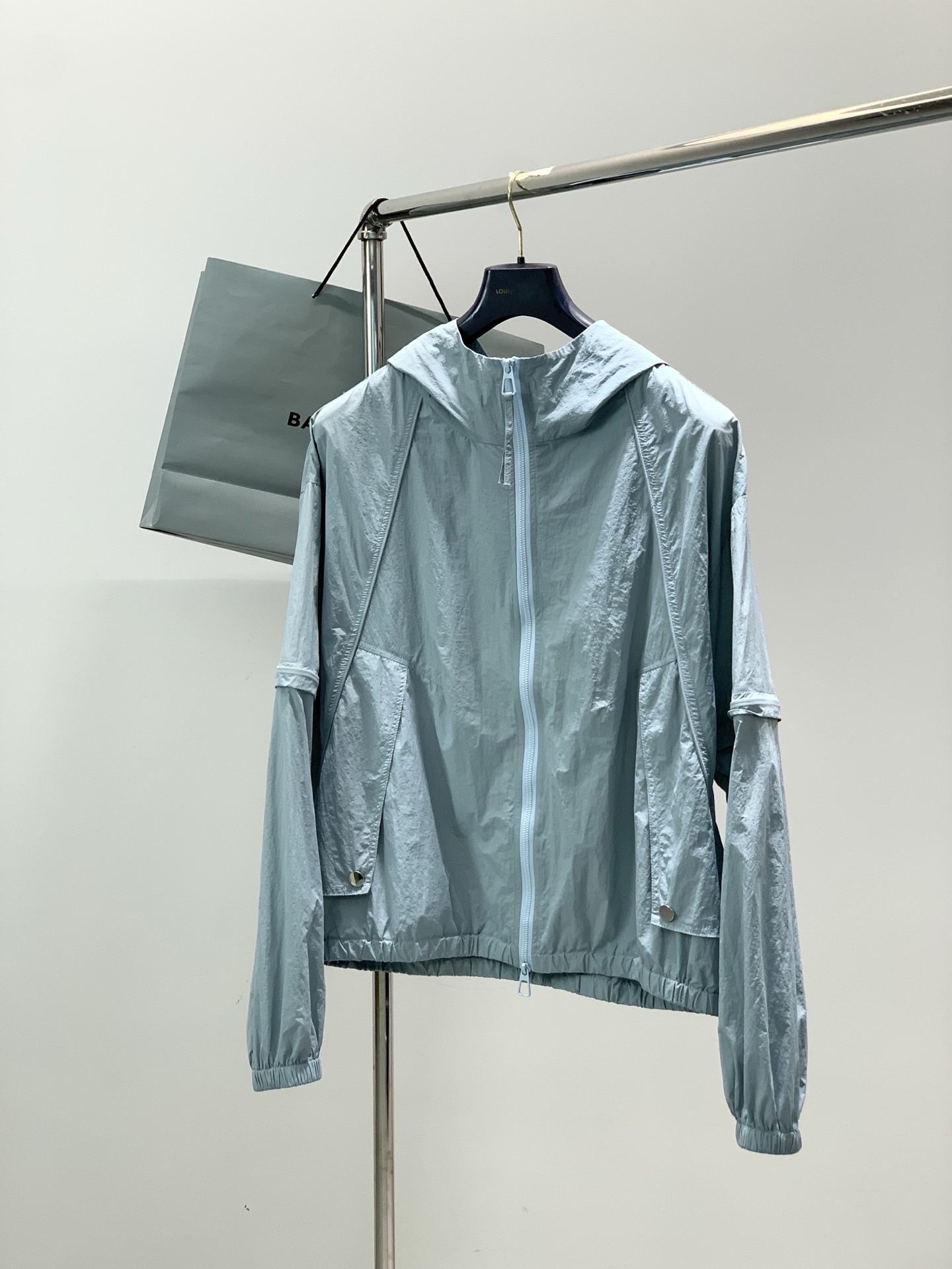 一套，Balenciaga 巴黎世家，2026春夏最新款，专柜同步有售，原单狠货，爆款时尚休闲套装，进口