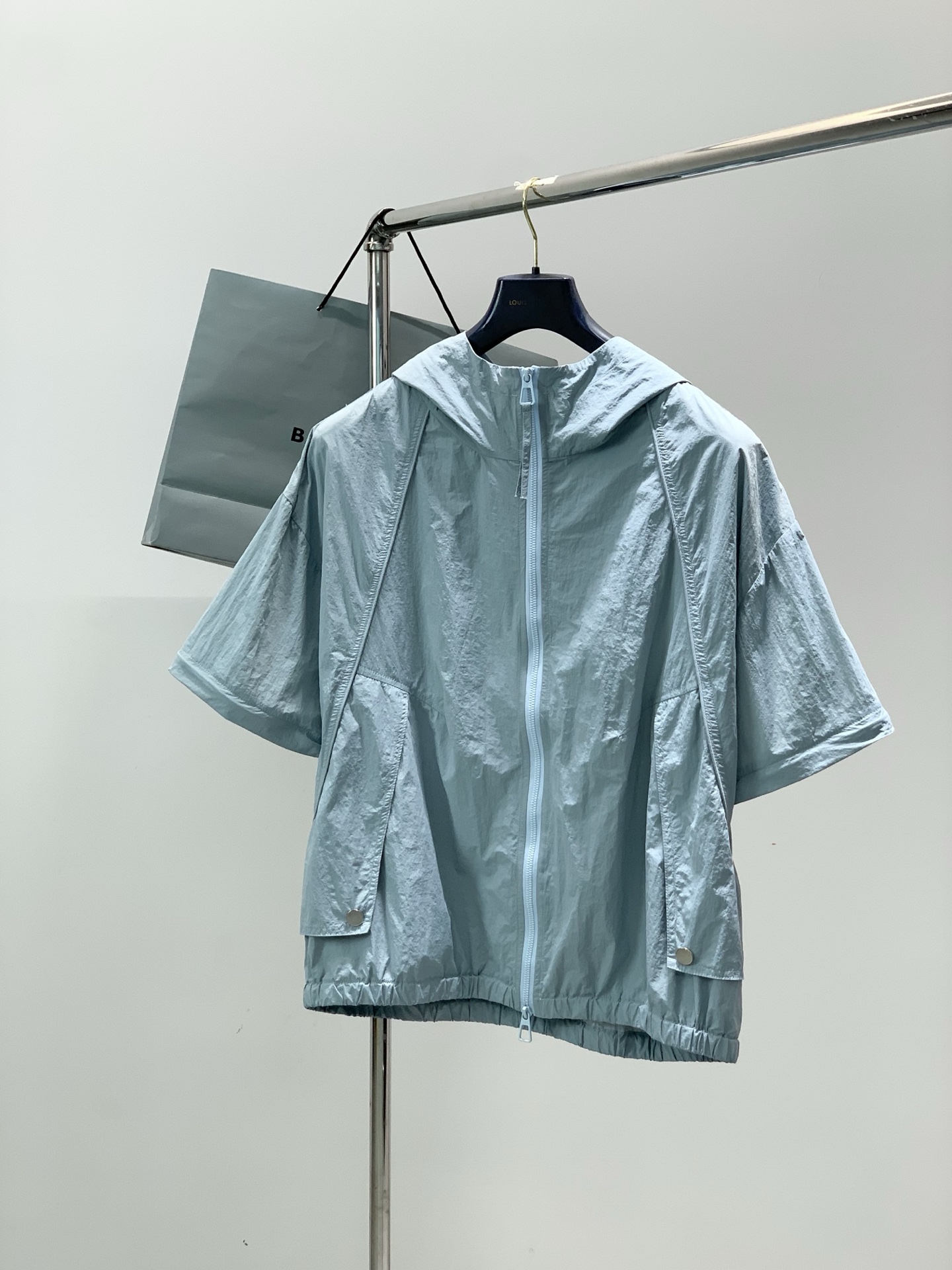 一套，Balenciaga 巴黎世家，2026春夏最新款，专柜同步有售，原单狠货，爆款时尚休闲套装，进口