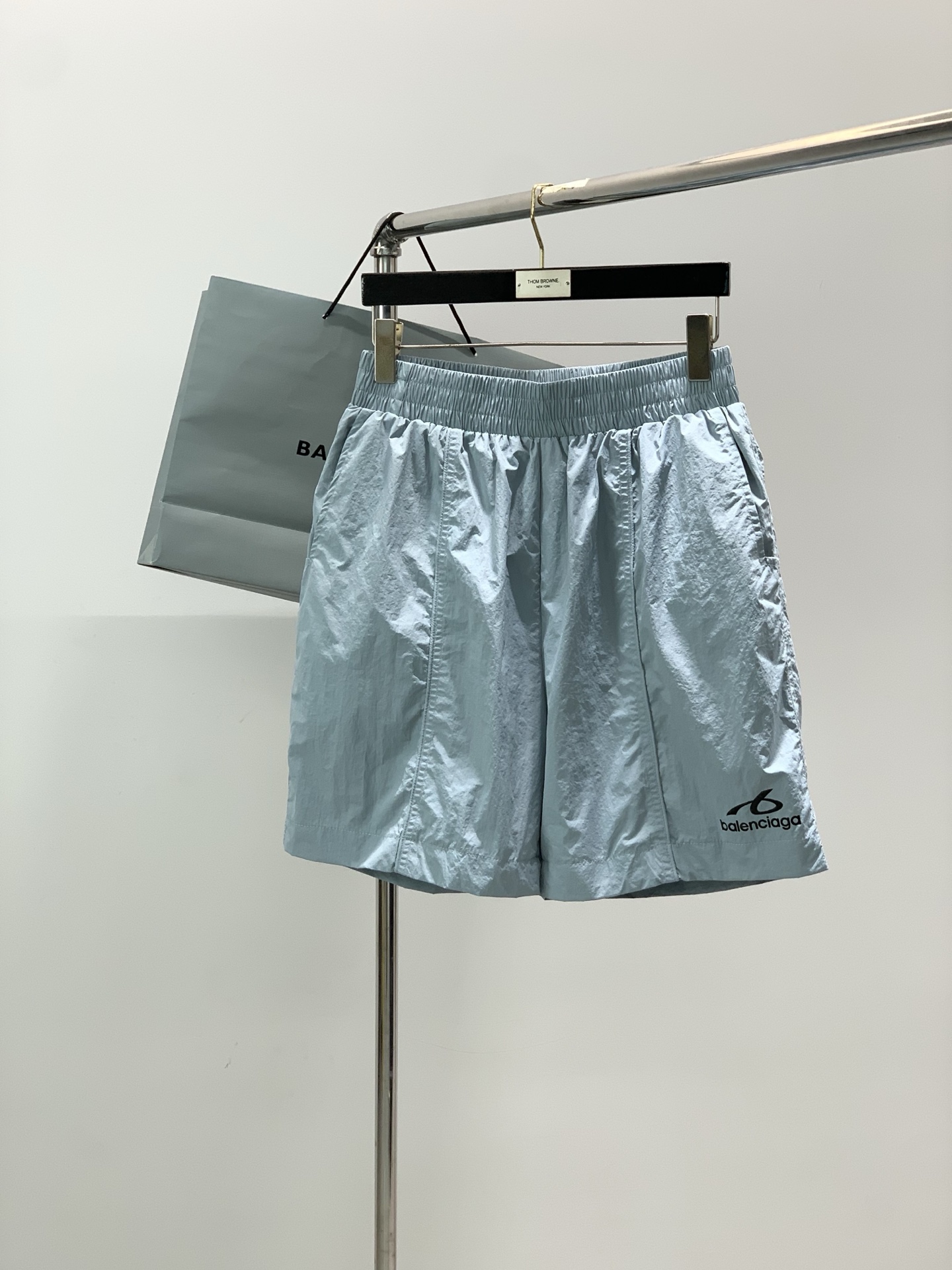 一套，Balenciaga 巴黎世家，2026春夏最新款，专柜同步有售，原单狠货，爆款时尚休闲套装，进口