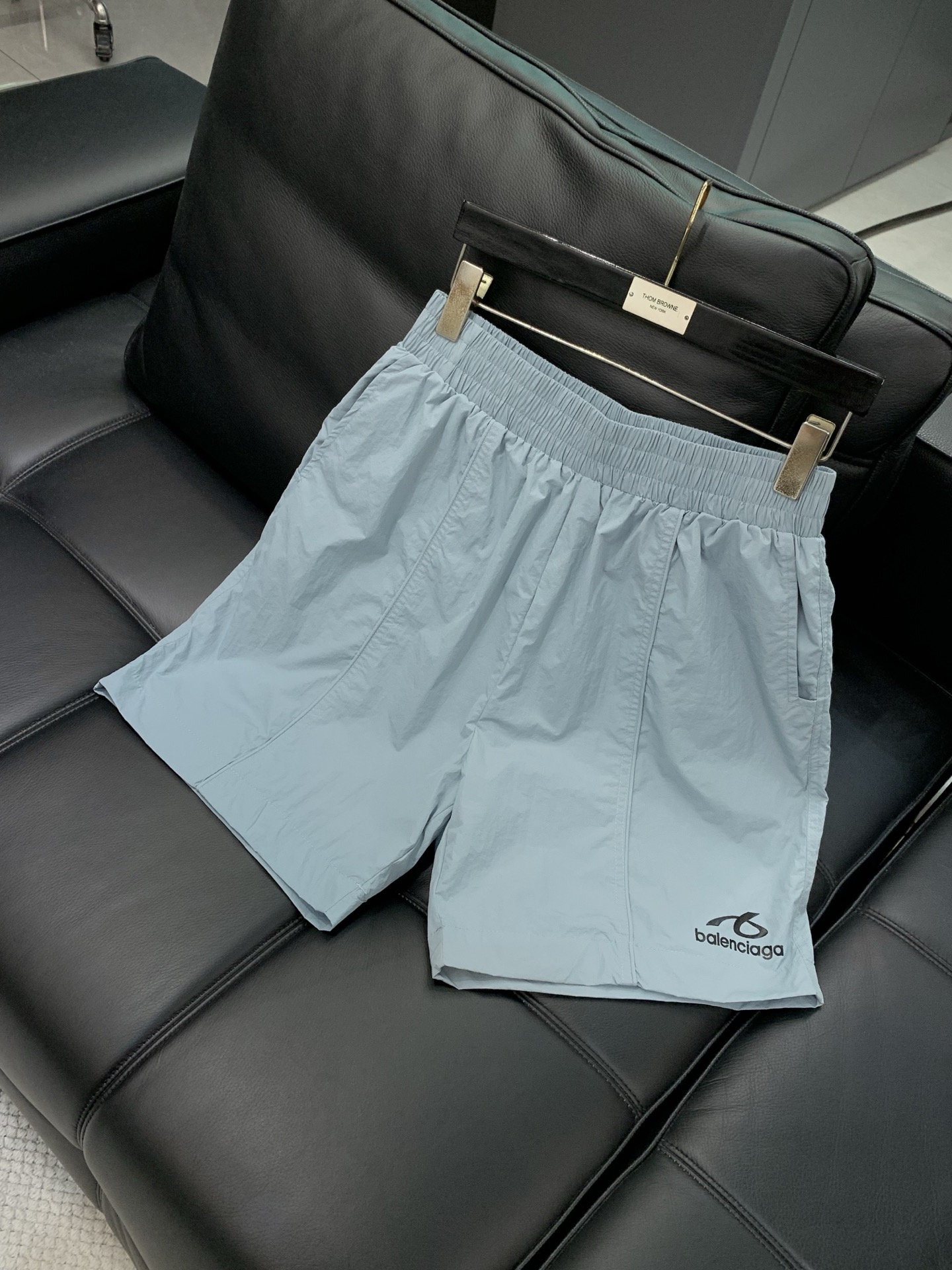 一套，Balenciaga 巴黎世家，2026春夏最新款，专柜同步有售，原单狠货，爆款时尚休闲套装，进口