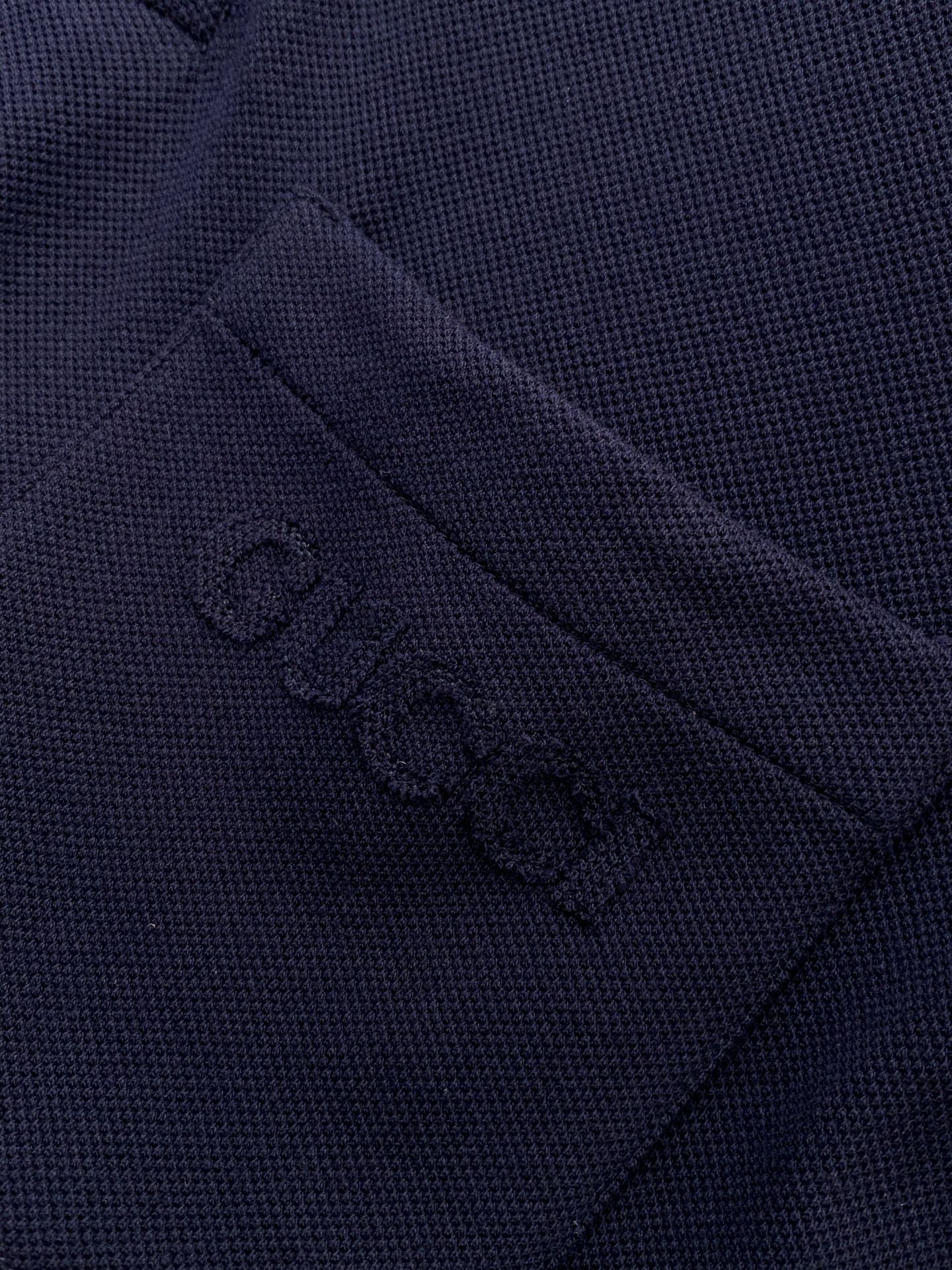 ，Gucci 古驰，2026夏季最新款，专柜同步有售，原单狠货，时尚休闲翻领短袖T恤，上身很有特点！吸睛