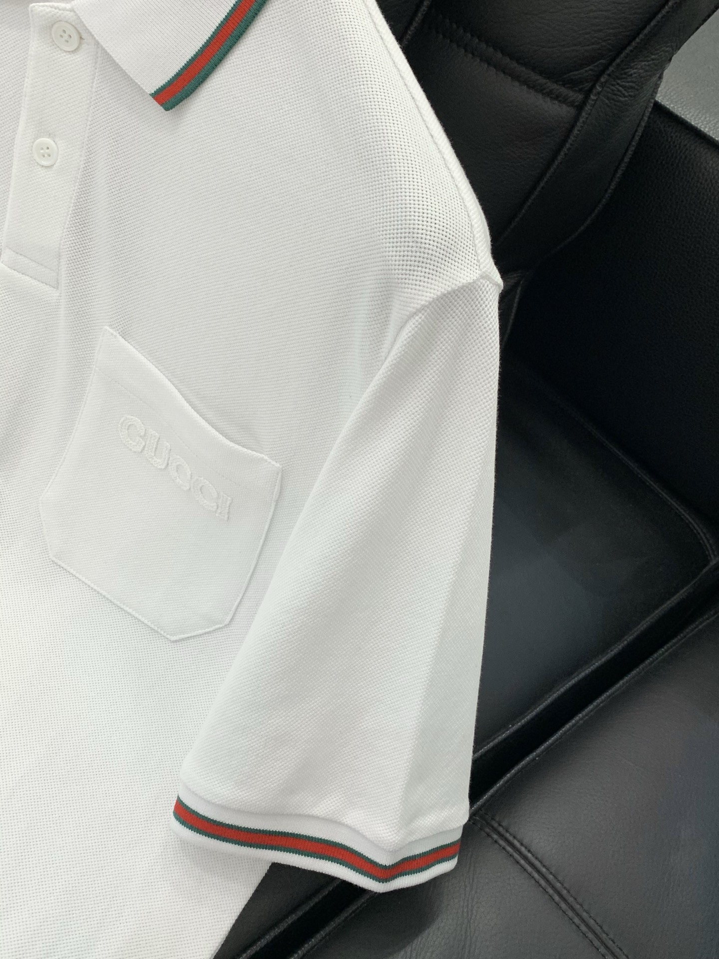 ，Gucci 古驰，2026夏季最新款，专柜同步有售，原单狠货，时尚休闲翻领短袖T恤，上身很有特点！吸睛