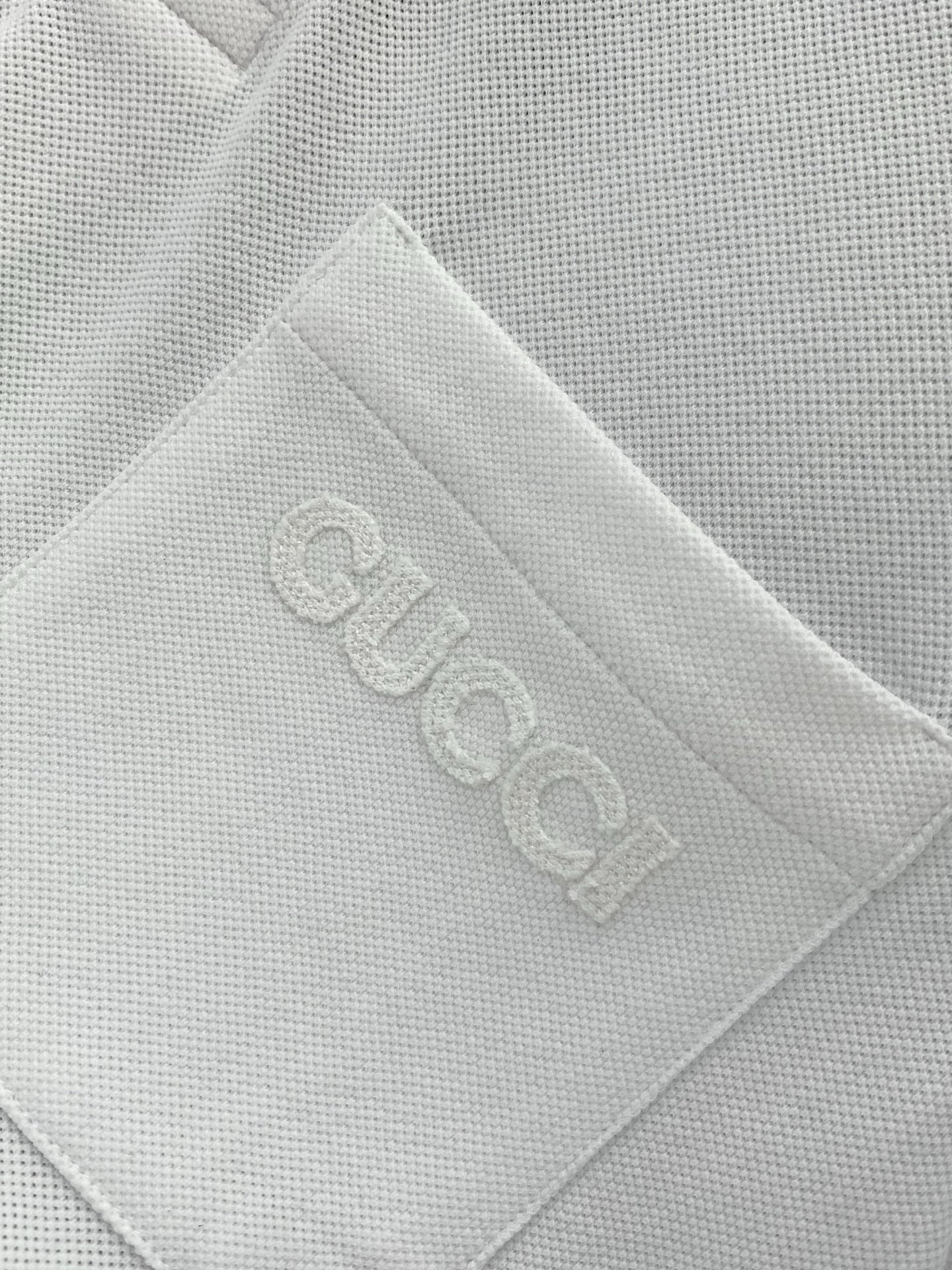，Gucci 古驰，2026夏季最新款，专柜同步有售，原单狠货，时尚休闲翻领短袖T恤，上身很有特点！吸睛