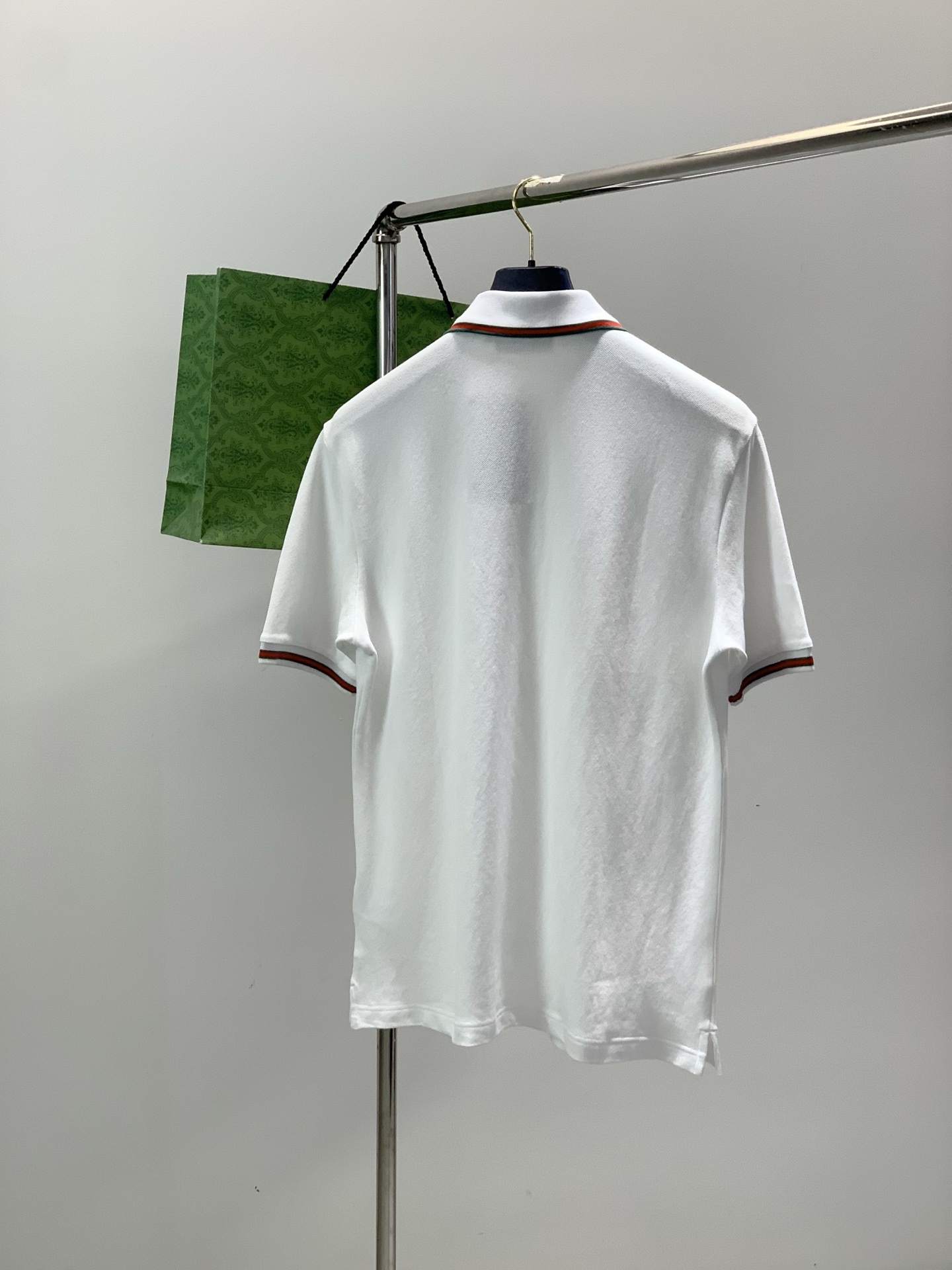 ，Gucci 古驰，2026夏季最新款，专柜同步有售，原单狠货，时尚休闲翻领短袖T恤，上身很有特点！吸睛
