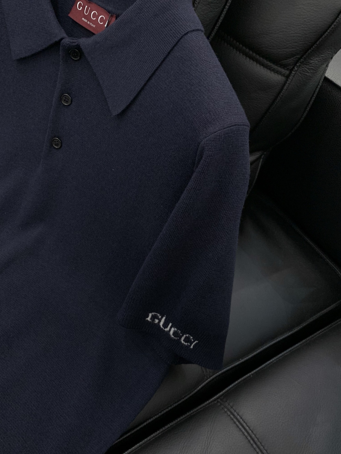 ，Gucci 古驰，2026春季最新款，专柜同步有售，原单狠货，时尚休闲翻领针织短袖，上身很有特点！吸睛