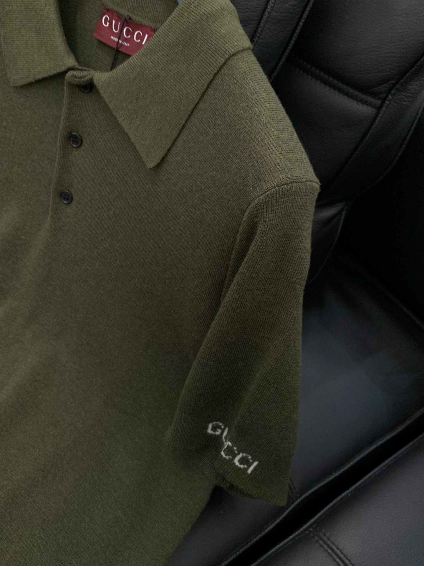 ，Gucci 古驰，2026春季最新款，专柜同步有售，原单狠货，时尚休闲翻领针织短袖，上身很有特点！吸睛