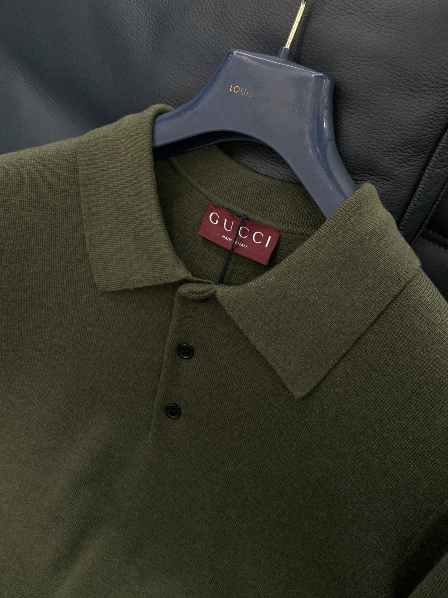 ，Gucci 古驰，2026春季最新款，专柜同步有售，原单狠货，时尚休闲翻领针织短袖，上身很有特点！吸睛