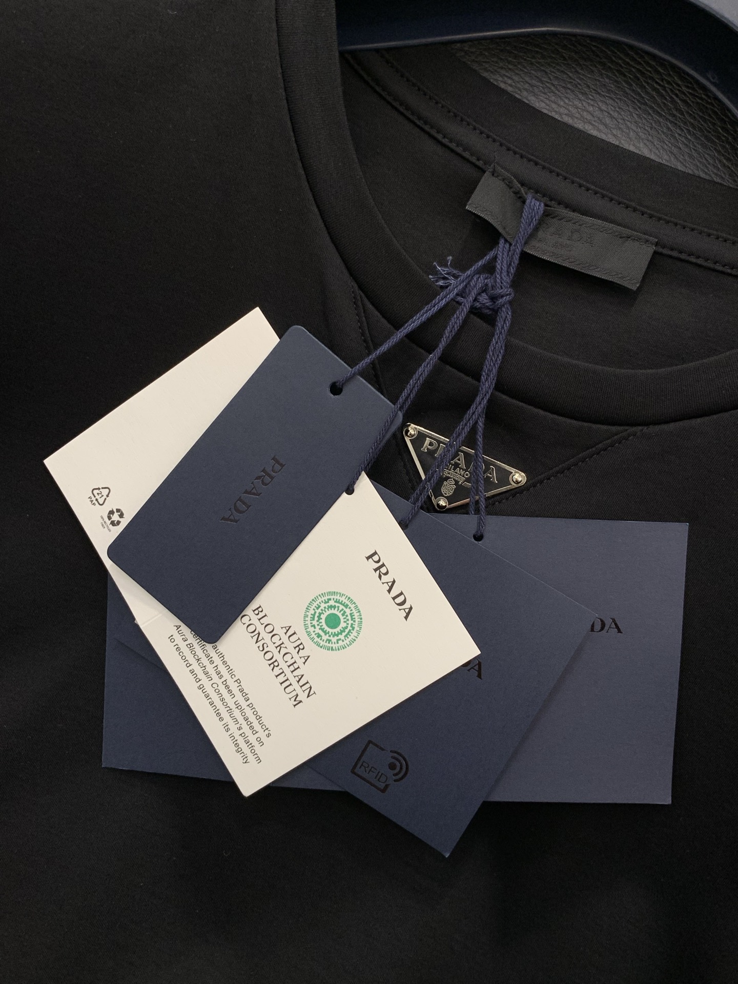，PRADA 普拉达，2026夏季最新品，专柜同步有售，时尚休闲圆领短袖T恤，进口原版面料，做工极为复杂