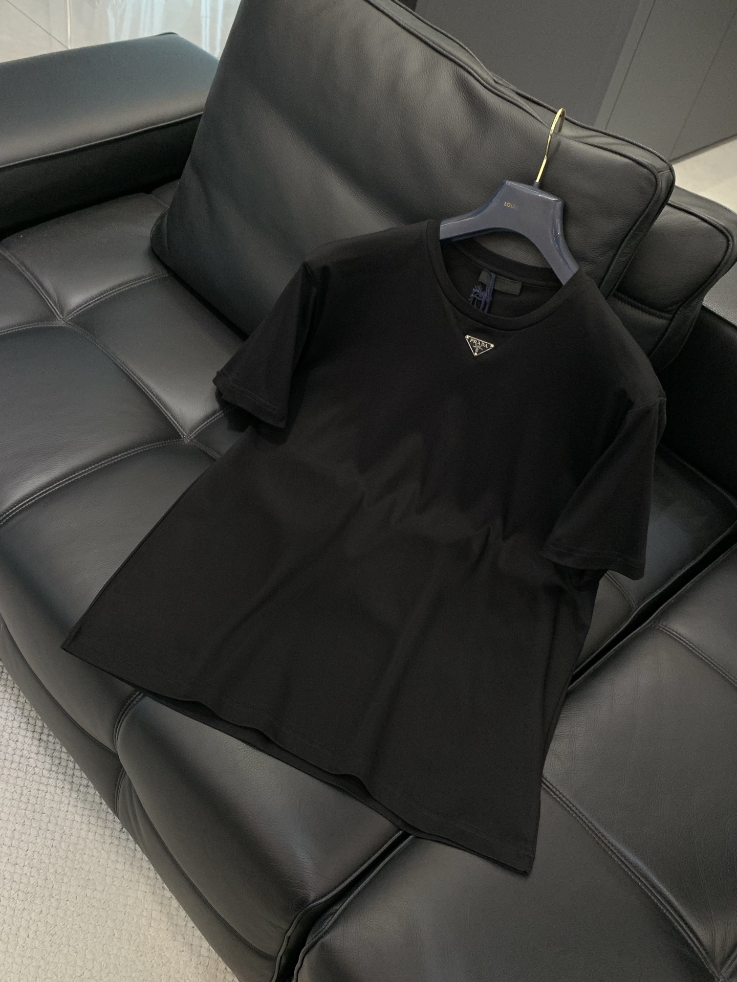 ，PRADA 普拉达，2026夏季最新品，专柜同步有售，时尚休闲圆领短袖T恤，进口原版面料，做工极为复杂