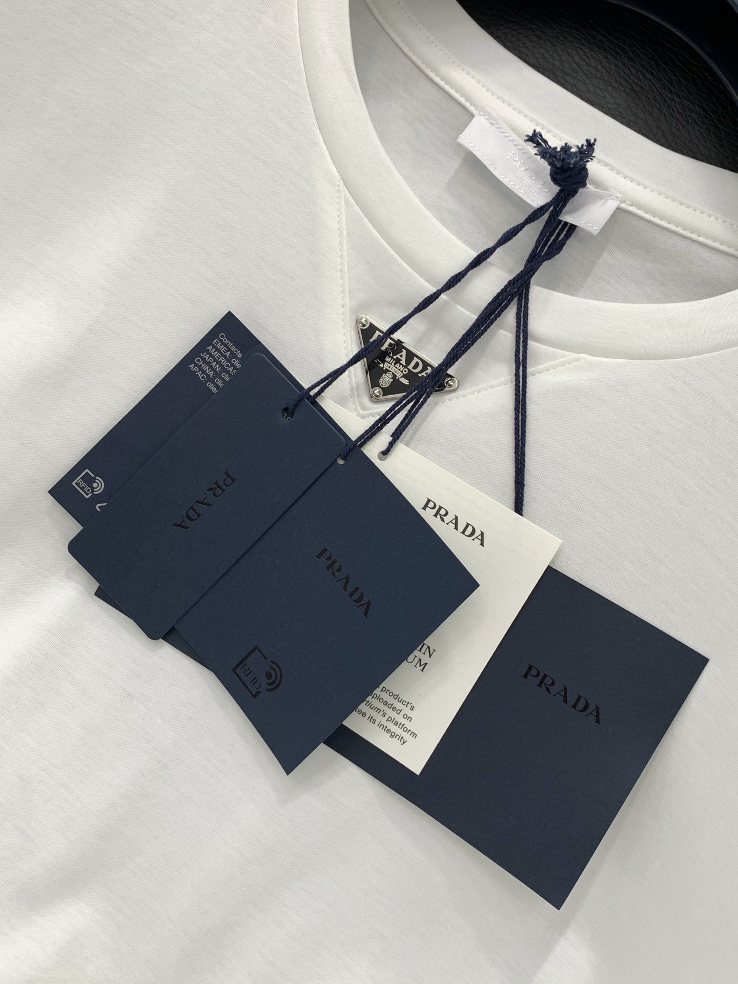 ，PRADA 普拉达，2026夏季最新品，专柜同步有售，时尚休闲圆领短袖T恤，进口原版面料，做工极为复杂