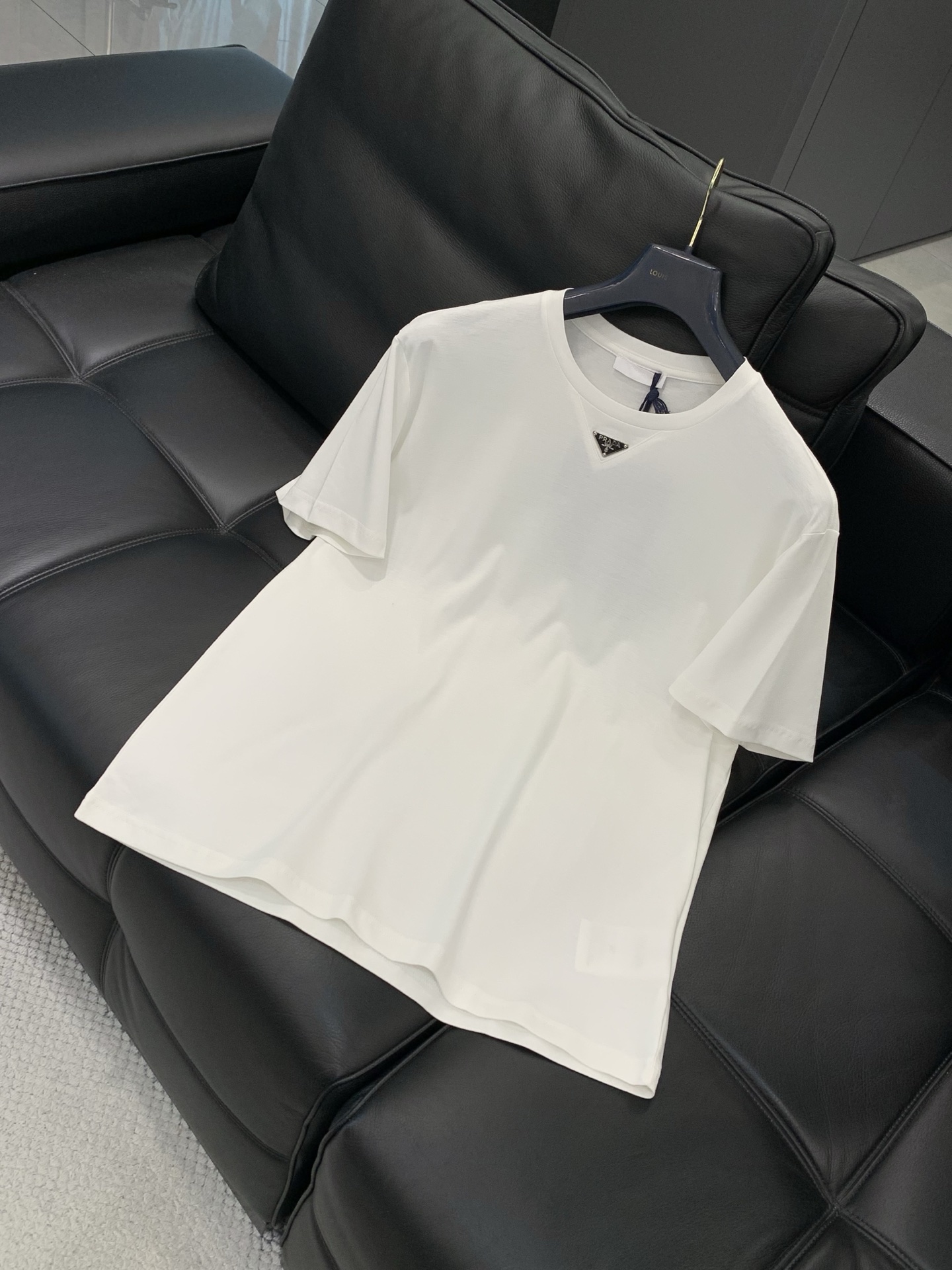 ，PRADA 普拉达，2026夏季最新品，专柜同步有售，时尚休闲圆领短袖T恤，进口原版面料，做工极为复杂