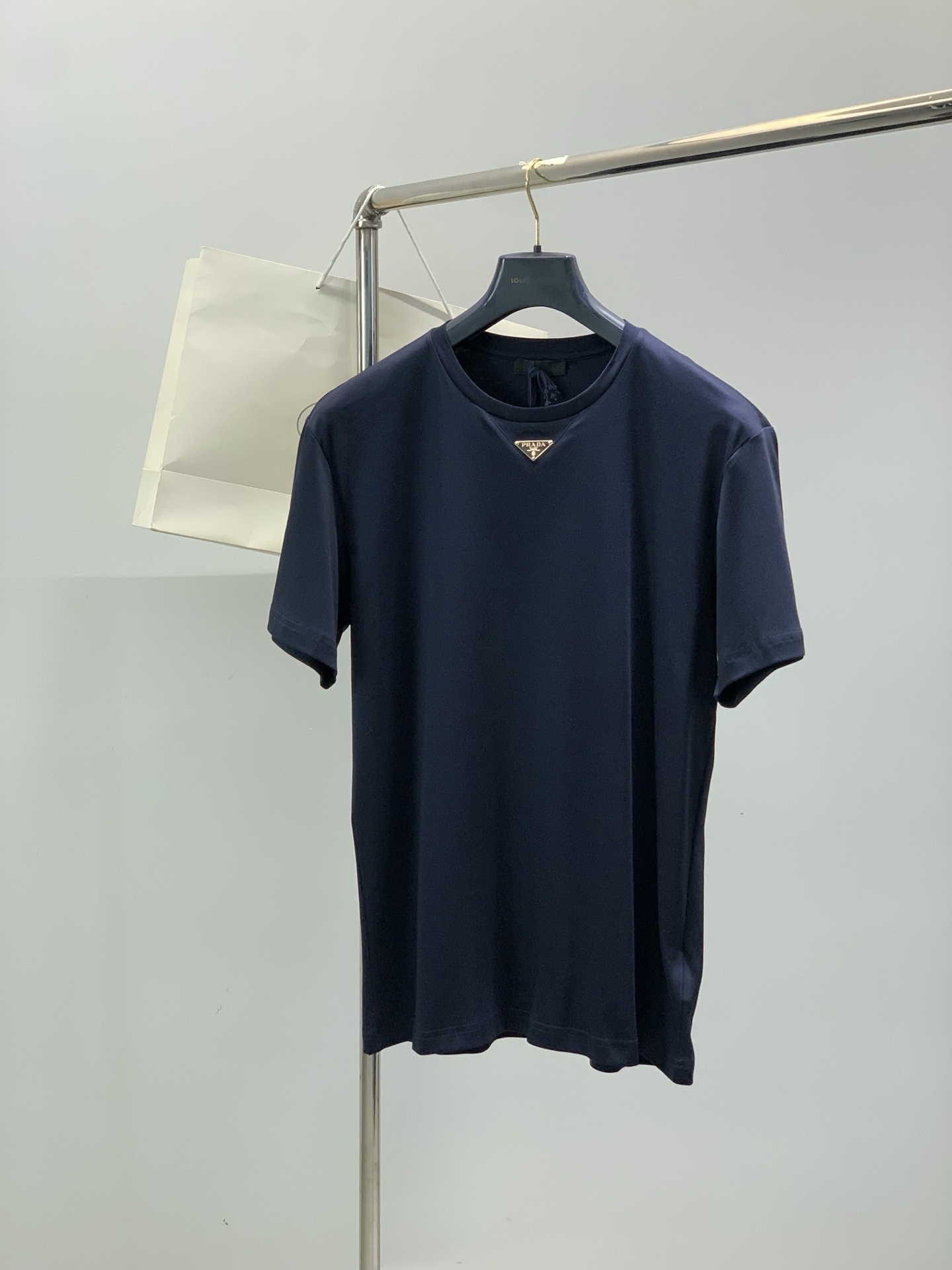 ，PRADA 普拉达，2026夏季最新品，专柜同步有售，时尚休闲圆领短袖T恤，进口原版面料，做工极为复杂