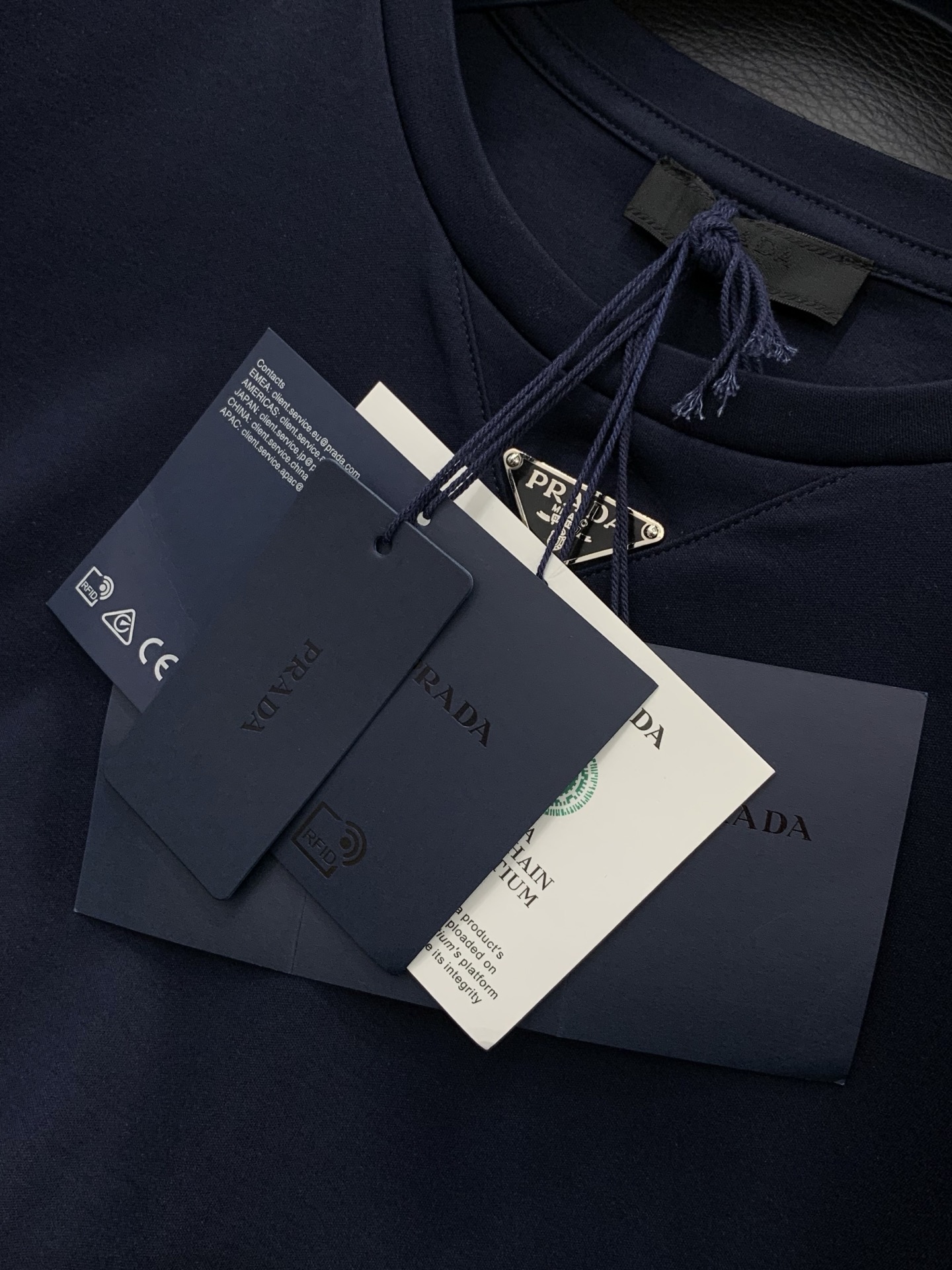 ，PRADA 普拉达，2026夏季最新品，专柜同步有售，时尚休闲圆领短袖T恤，进口原版面料，做工极为复杂