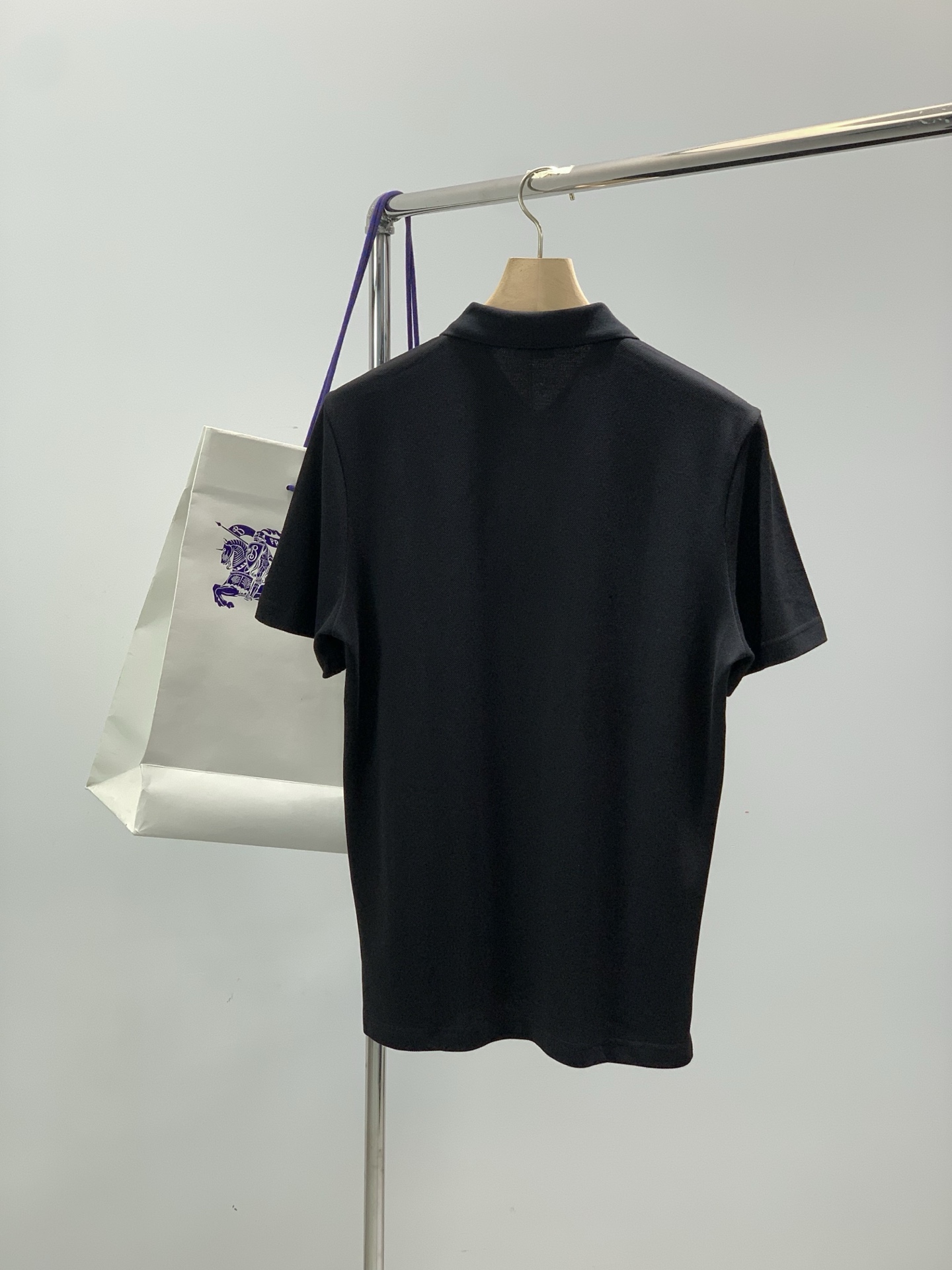 ，Burberry 巴宝莉，2026夏季最新品，专柜同步有售，原单狠货，时尚休闲翻领短袖T恤，进口原版面