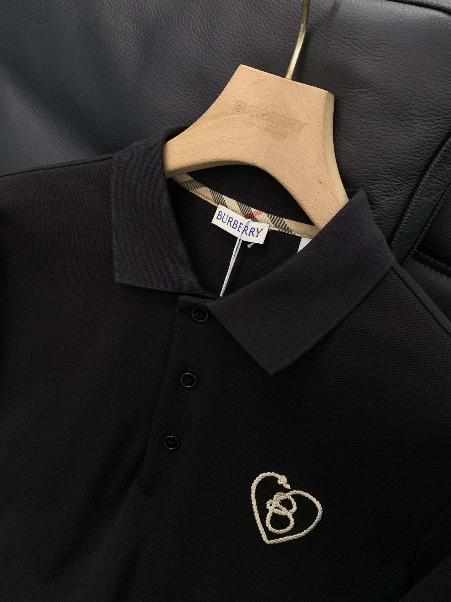 ，Burberry 巴宝莉，2026夏季最新品，专柜同步有售，原单狠货，时尚休闲翻领短袖T恤，进口原版面