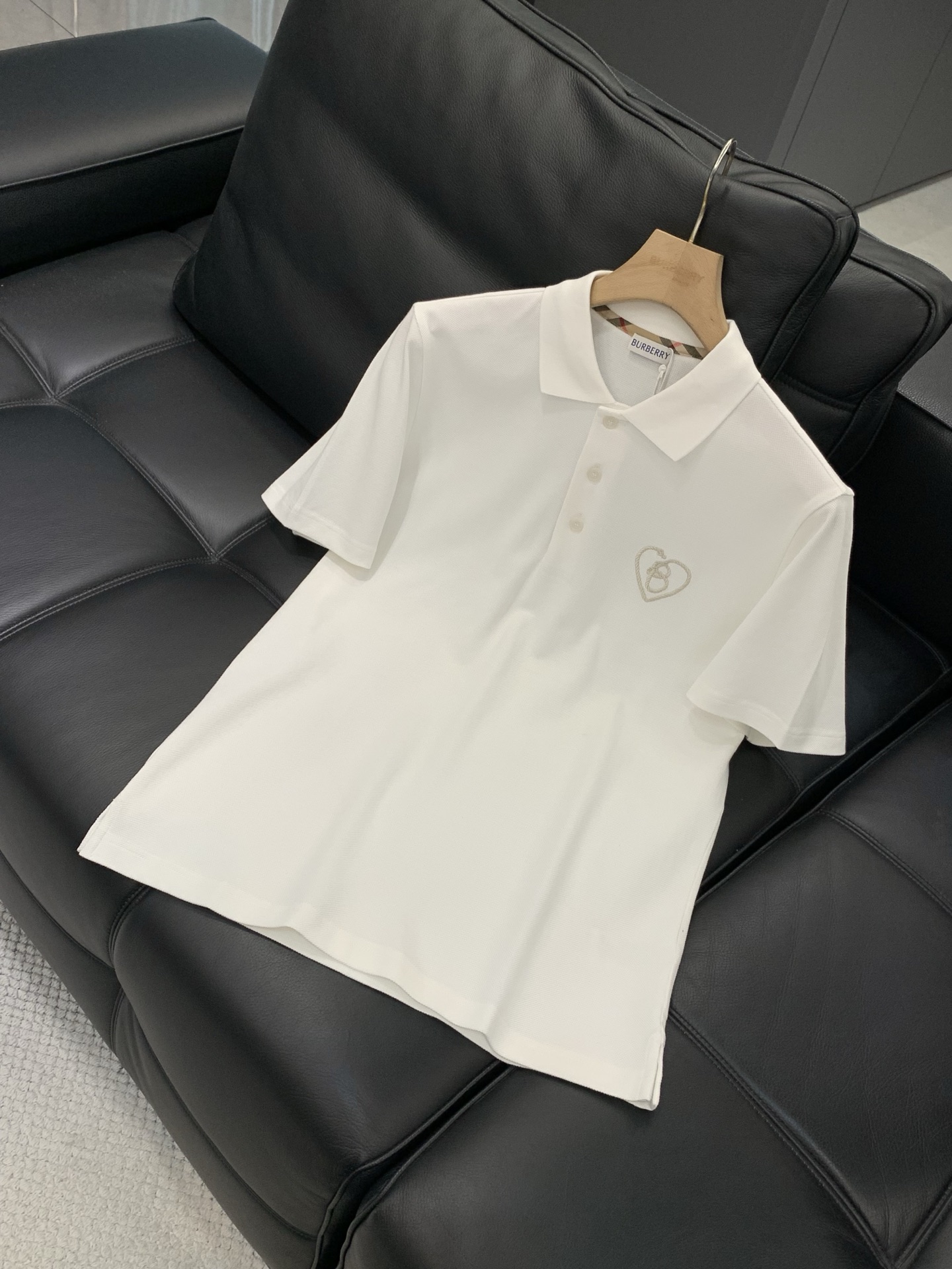 ，Burberry 巴宝莉，2026夏季最新品，专柜同步有售，原单狠货，时尚休闲翻领短袖T恤，进口原版面