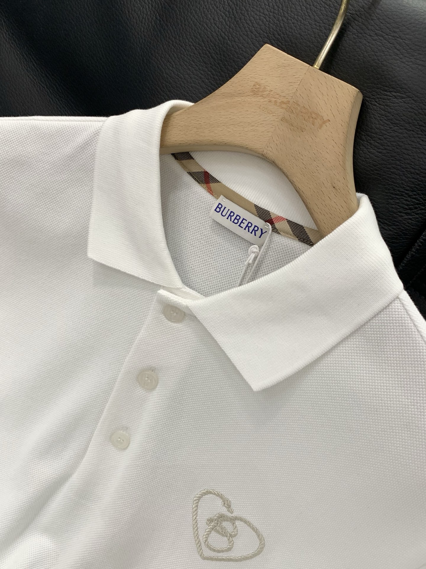 ，Burberry 巴宝莉，2026夏季最新品，专柜同步有售，原单狠货，时尚休闲翻领短袖T恤，进口原版面