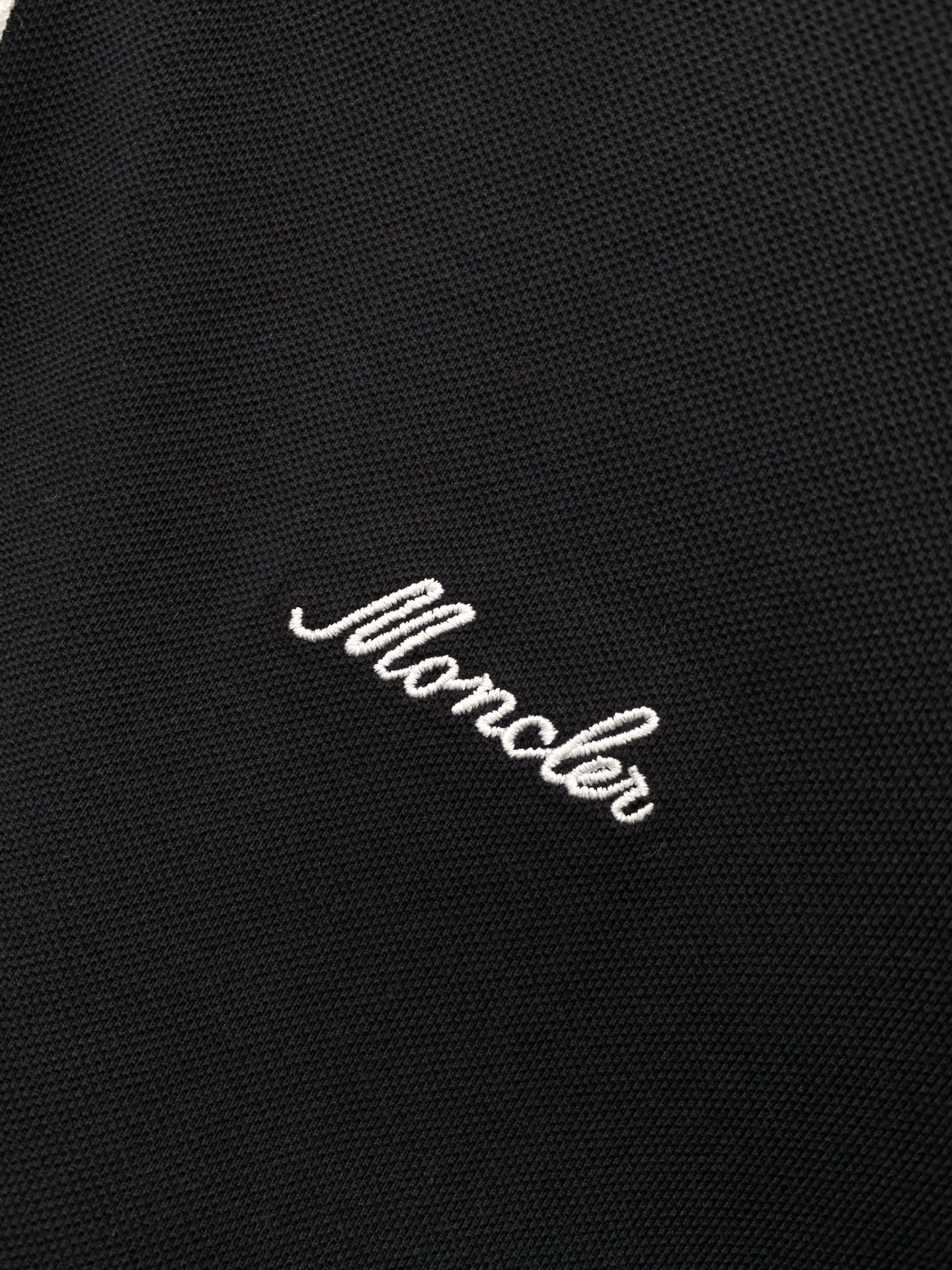 ，Moncler 蒙口，2026夏季最新品，专柜同步有售，原单狠货，时尚休闲翻领短袖T恤，上身舒适！吸睛