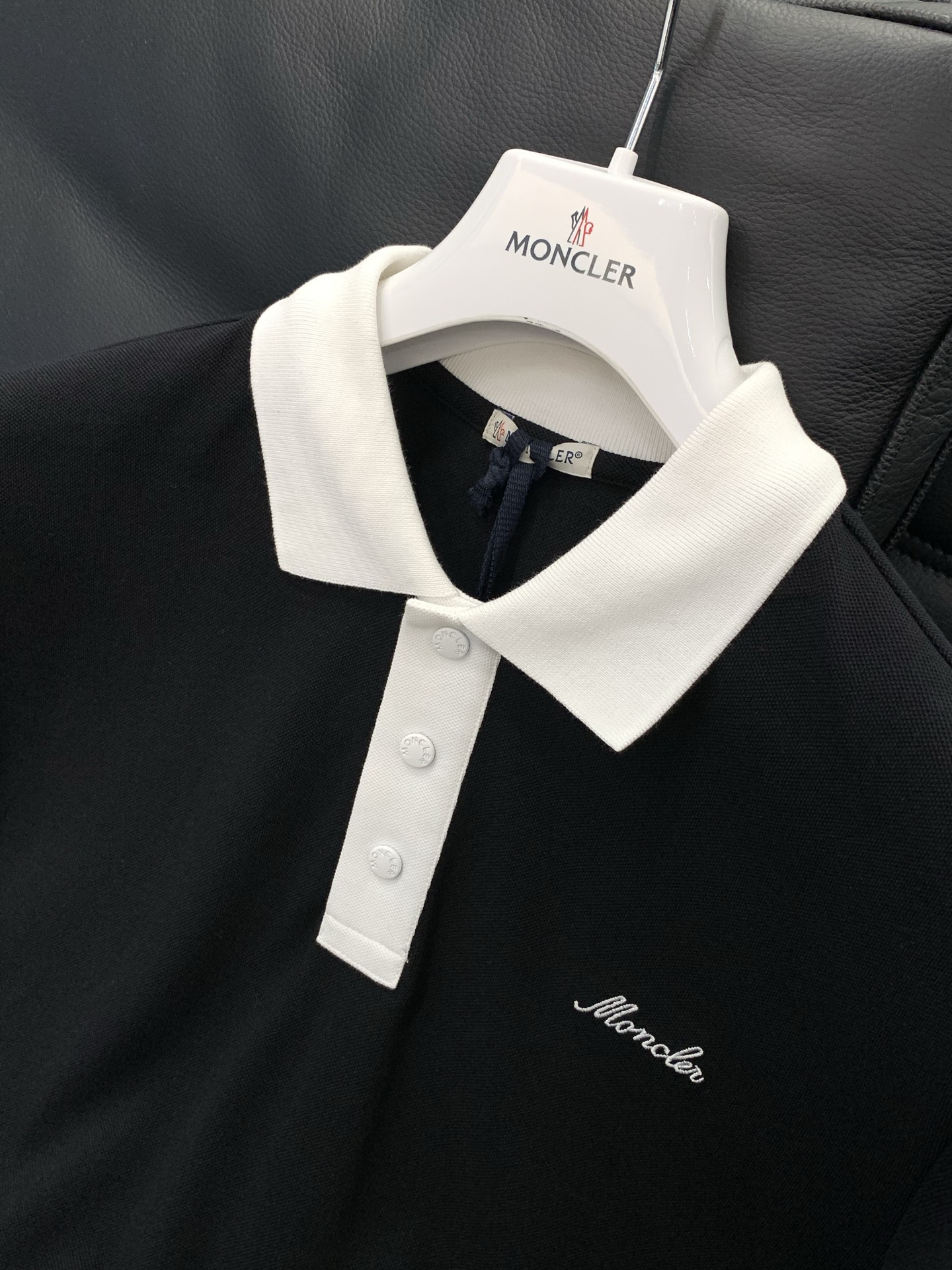 ，Moncler 蒙口，2026夏季最新品，专柜同步有售，原单狠货，时尚休闲翻领短袖T恤，上身舒适！吸睛