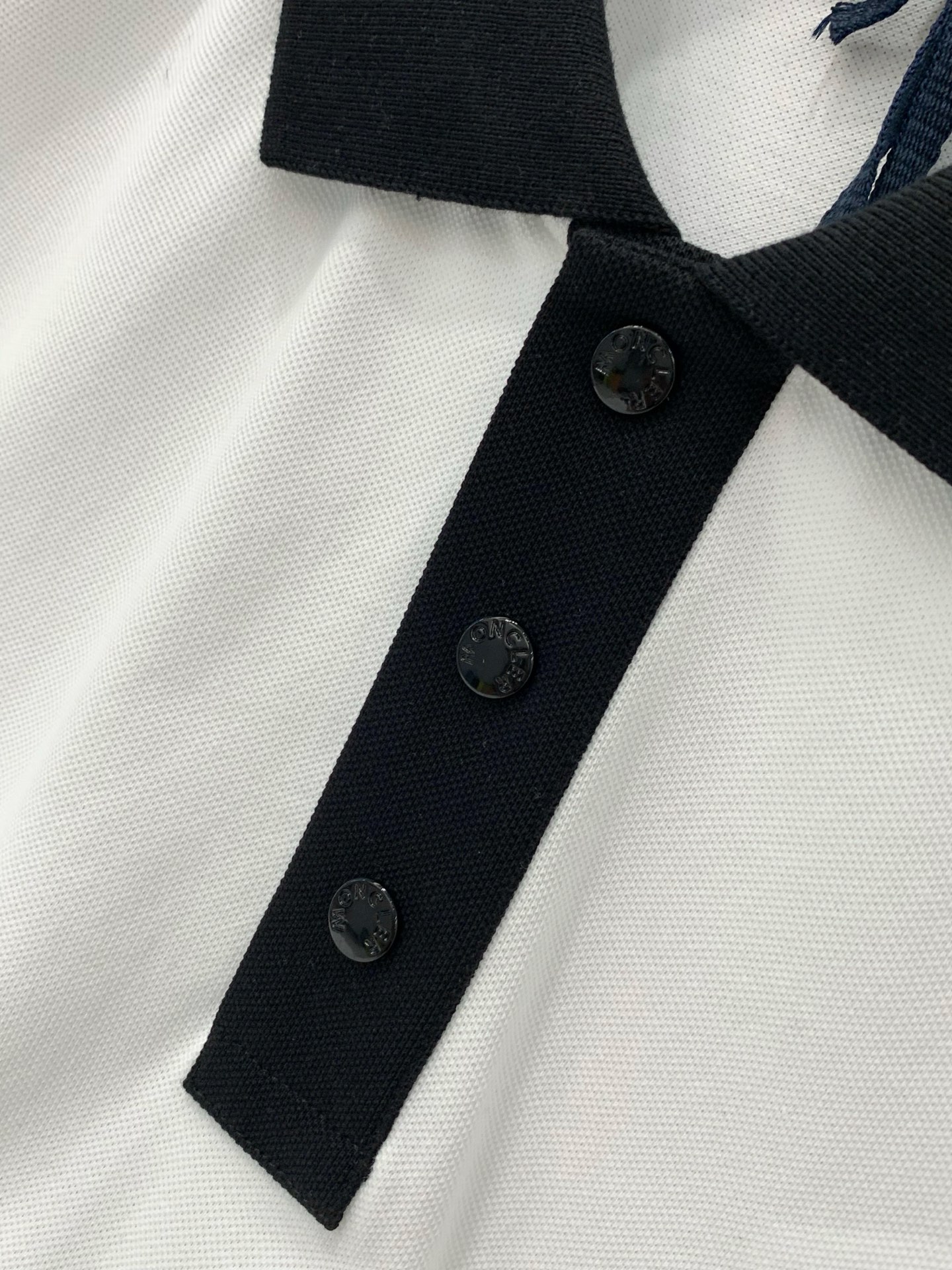 ，Moncler 蒙口，2026夏季最新品，专柜同步有售，原单狠货，时尚休闲翻领短袖T恤，上身舒适！吸睛