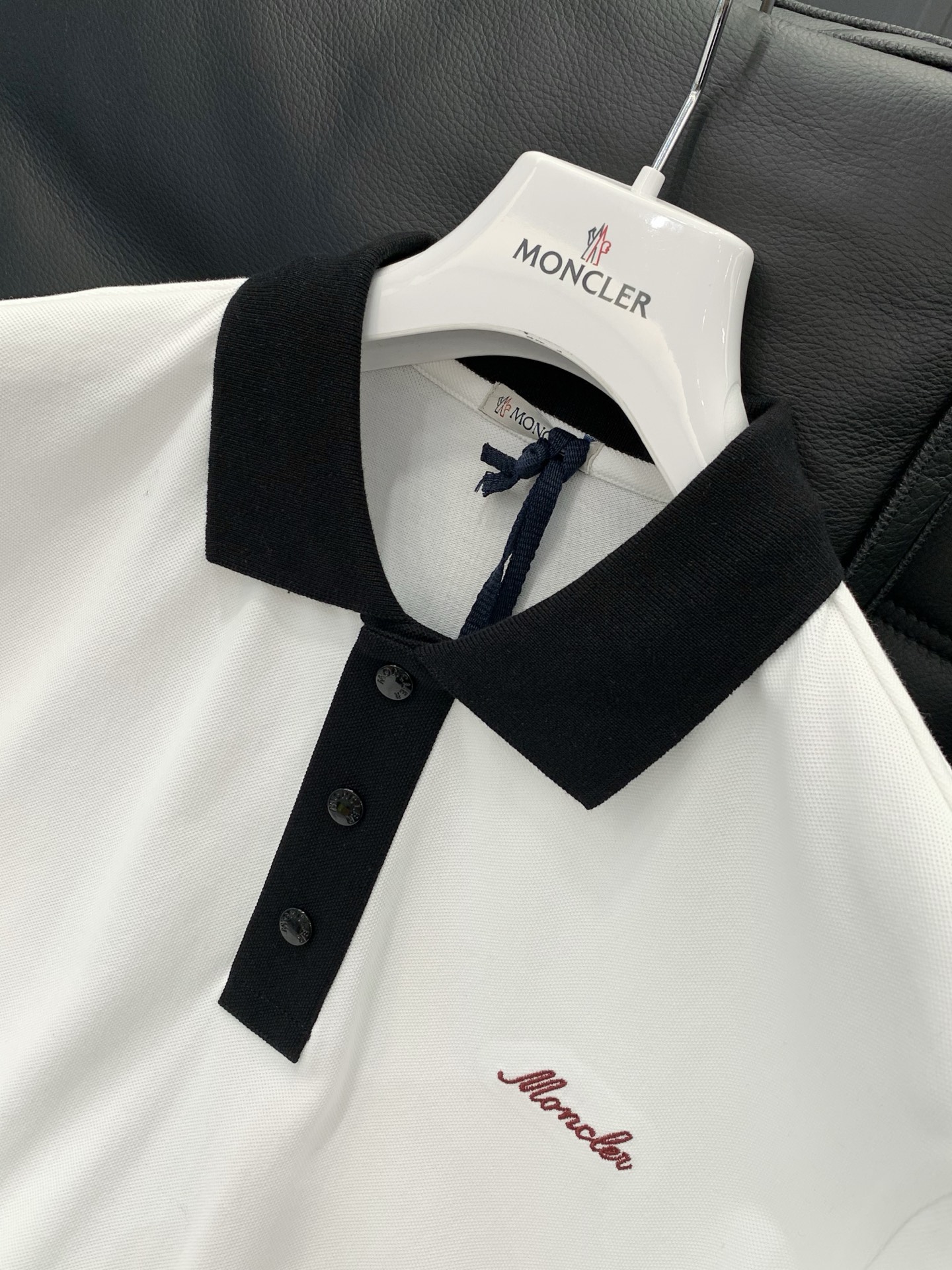 ，Moncler 蒙口，2026夏季最新品，专柜同步有售，原单狠货，时尚休闲翻领短袖T恤，上身舒适！吸睛