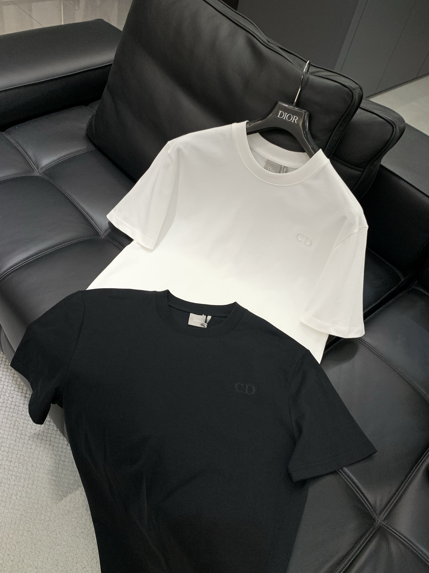 ，Dior 迪奥， 2026夏季新品，专柜同步有售，简约时尚休闲圆领短袖T恤，原版进口面料，舒适透气，顶