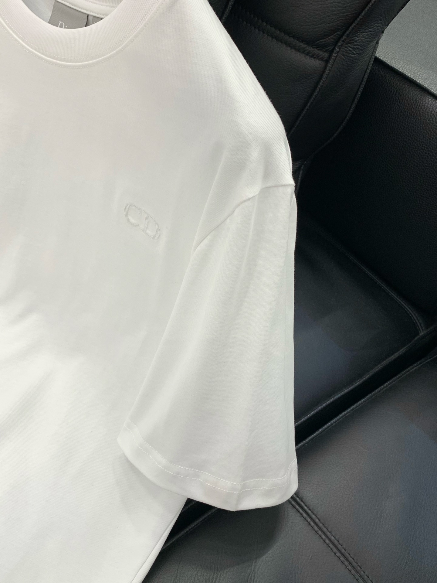 ，Dior 迪奥， 2026夏季新品，专柜同步有售，简约时尚休闲圆领短袖T恤，原版进口面料，舒适透气，顶