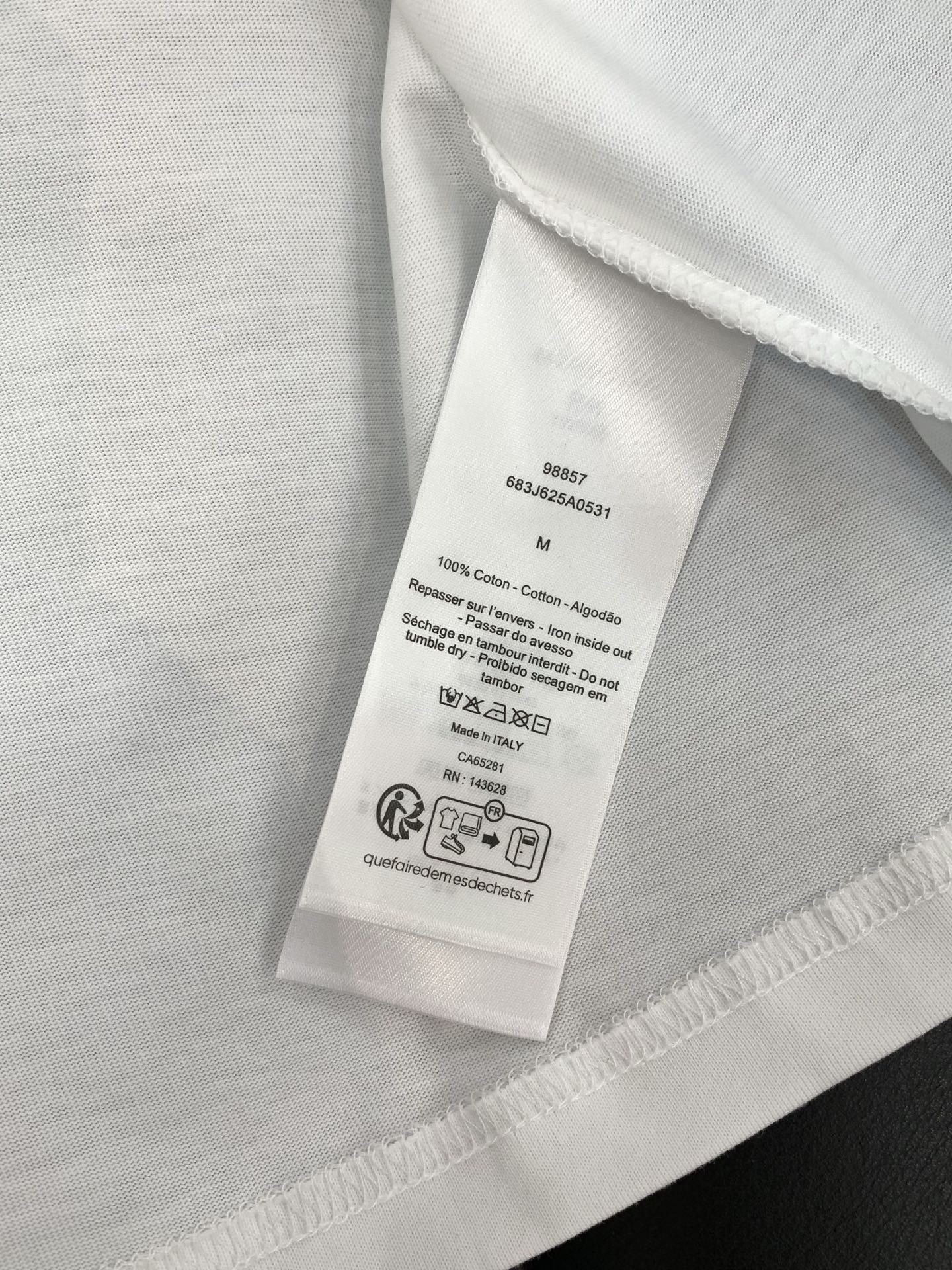 ，Dior 迪奥， 2026夏季新品，专柜同步有售，简约时尚休闲圆领短袖T恤，原版进口面料，舒适透气，顶